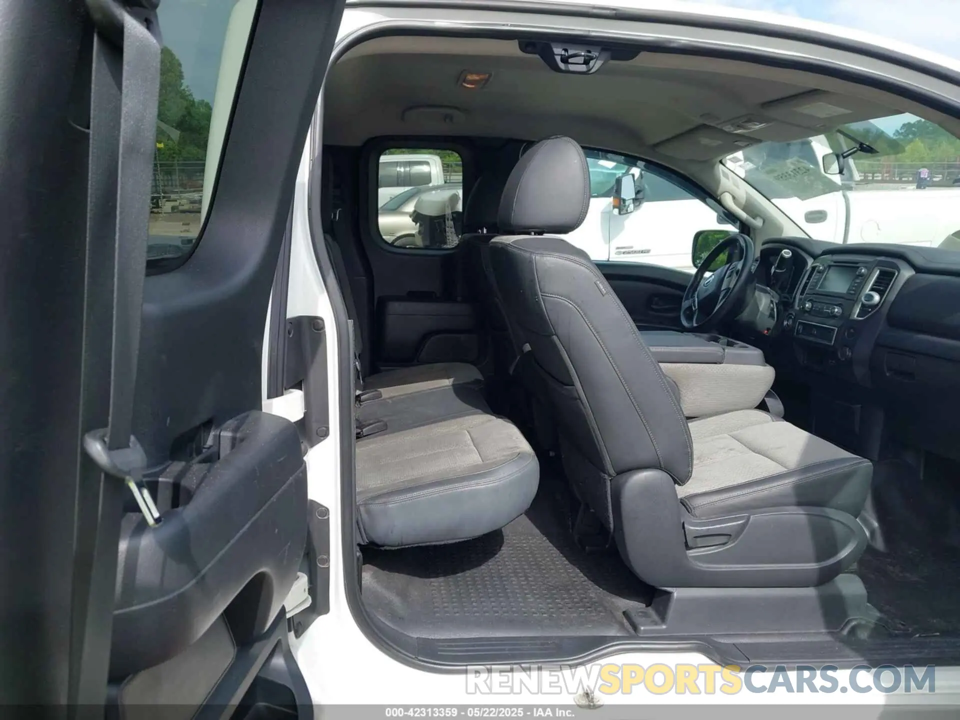 8 Photograph of a damaged car 1N6AA1CK4KN511413 NISSAN TITAN 2019