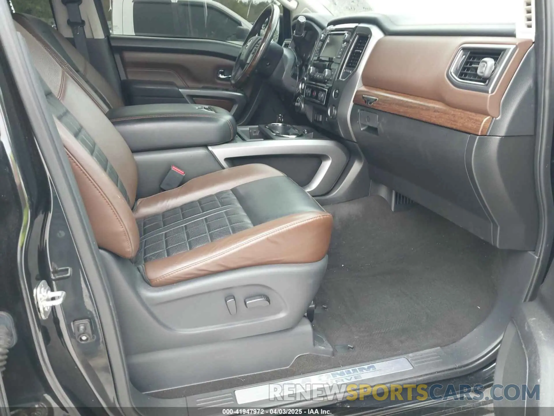 5 Photograph of a damaged car 1N6AA1E56KN507810 NISSAN TITAN 2019
