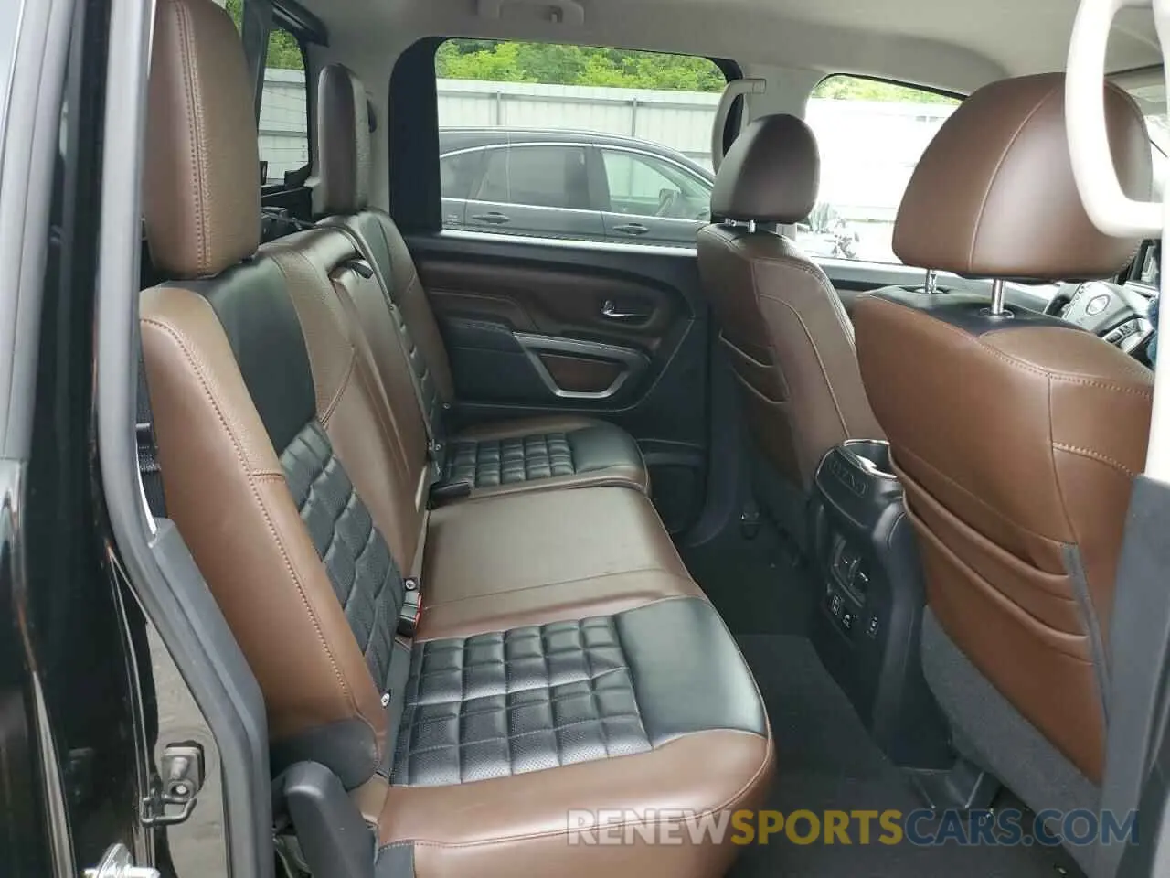 10 Photograph of a damaged car 1N6AA1E56KN508701 NISSAN TITAN 2019