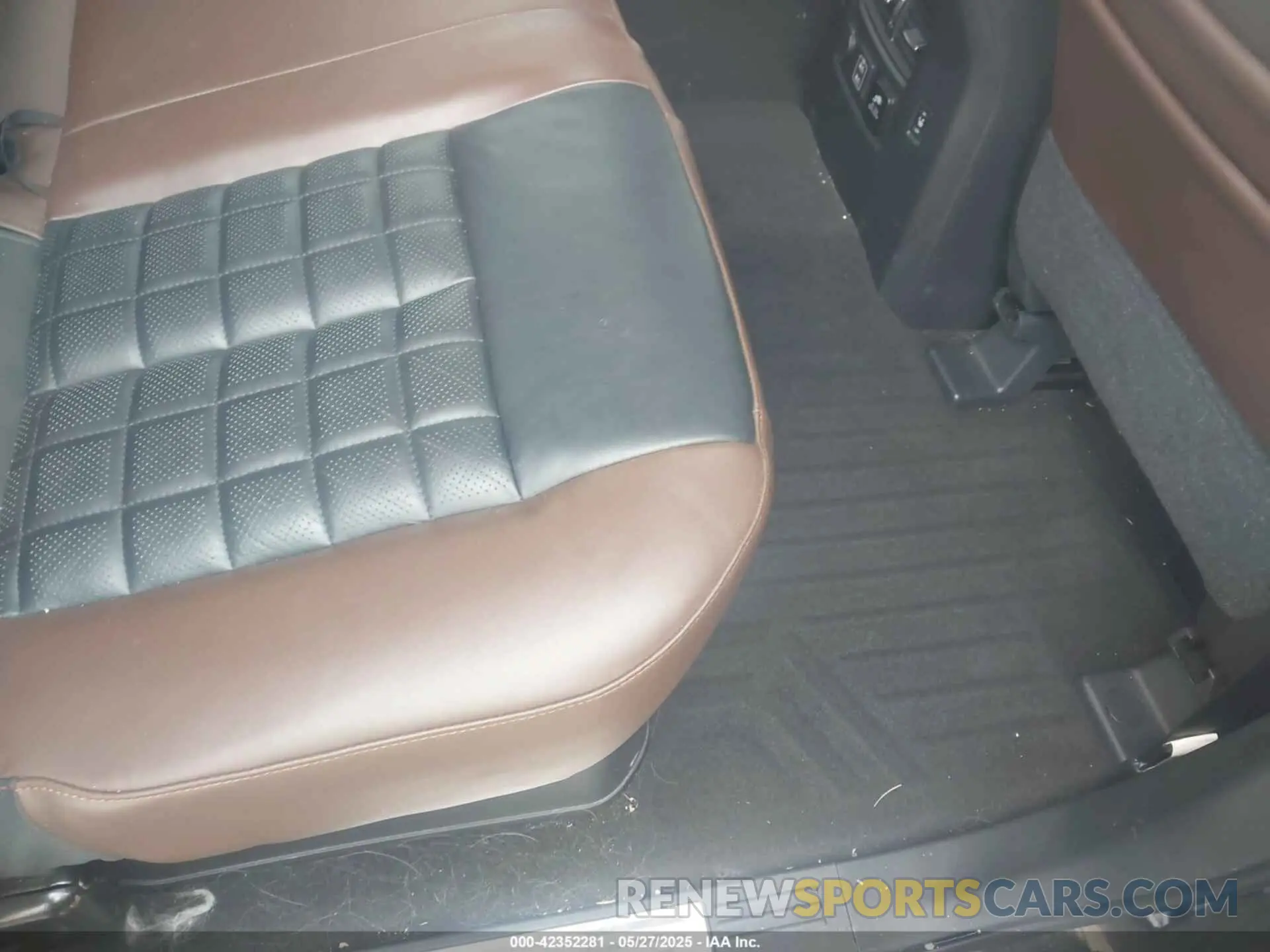 8 Photograph of a damaged car 1N6AA1E57KN506892 NISSAN TITAN 2019