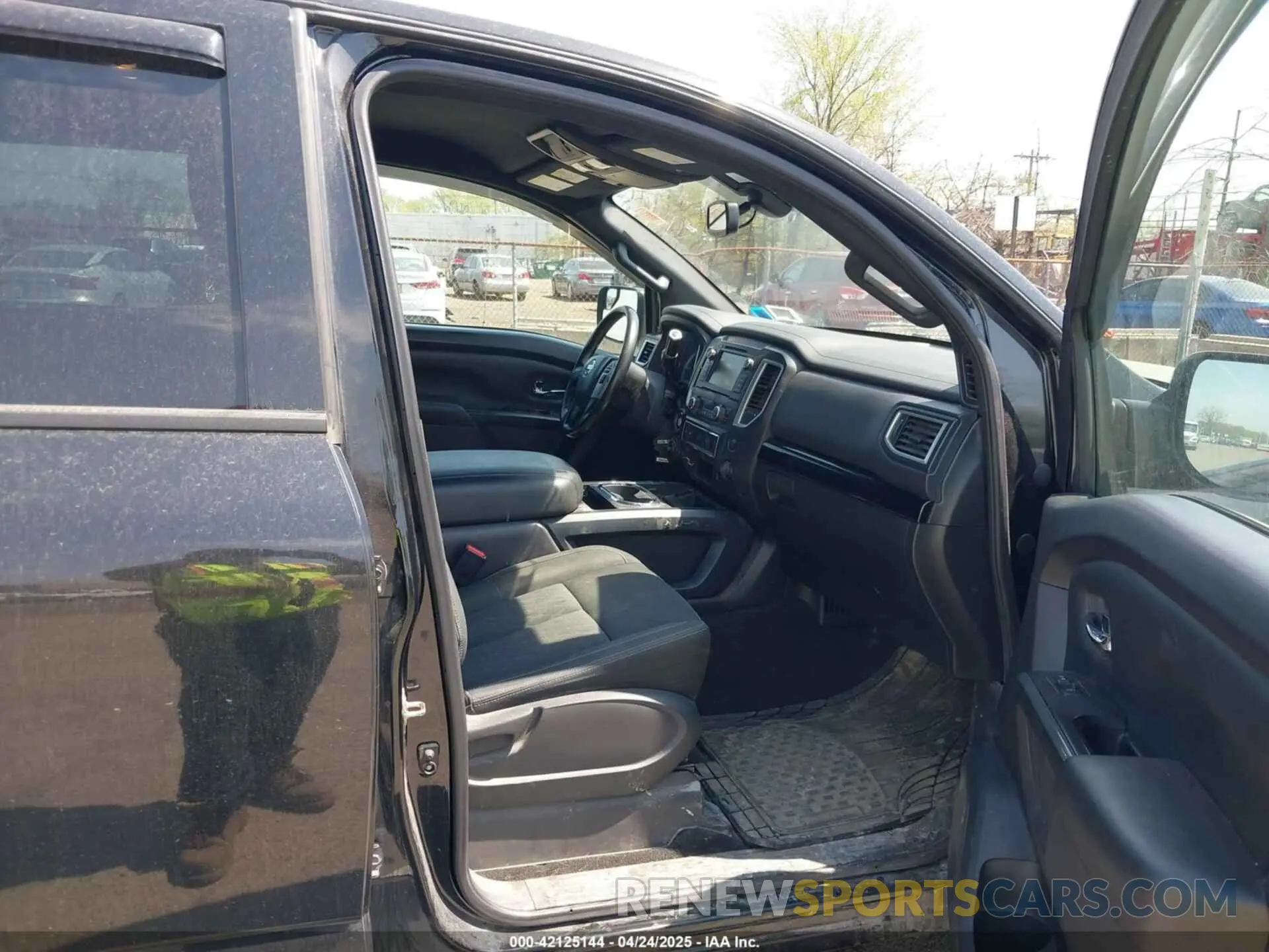 5 Photograph of a damaged car 1N6AA1E59KN511866 NISSAN TITAN 2019
