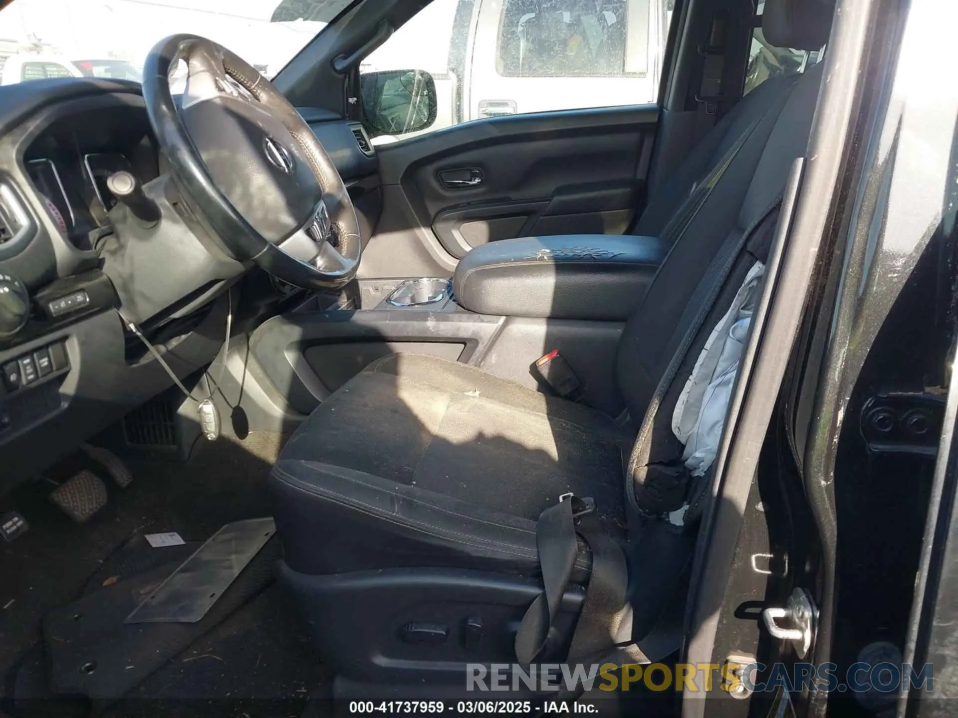 14 Photograph of a damaged car 1N6AA1E5XKN527266 NISSAN TITAN 2019