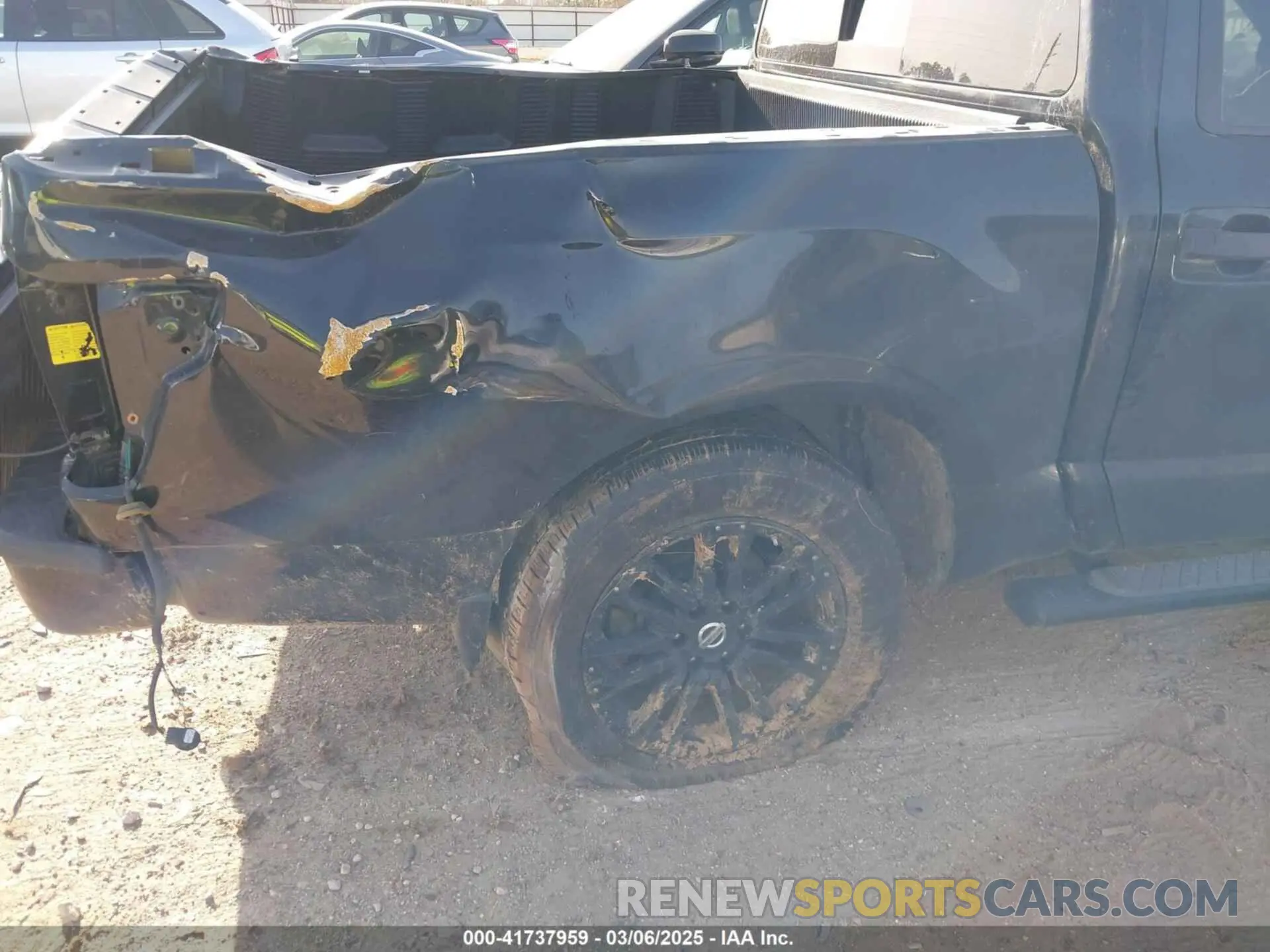 18 Photograph of a damaged car 1N6AA1E5XKN527266 NISSAN TITAN 2019