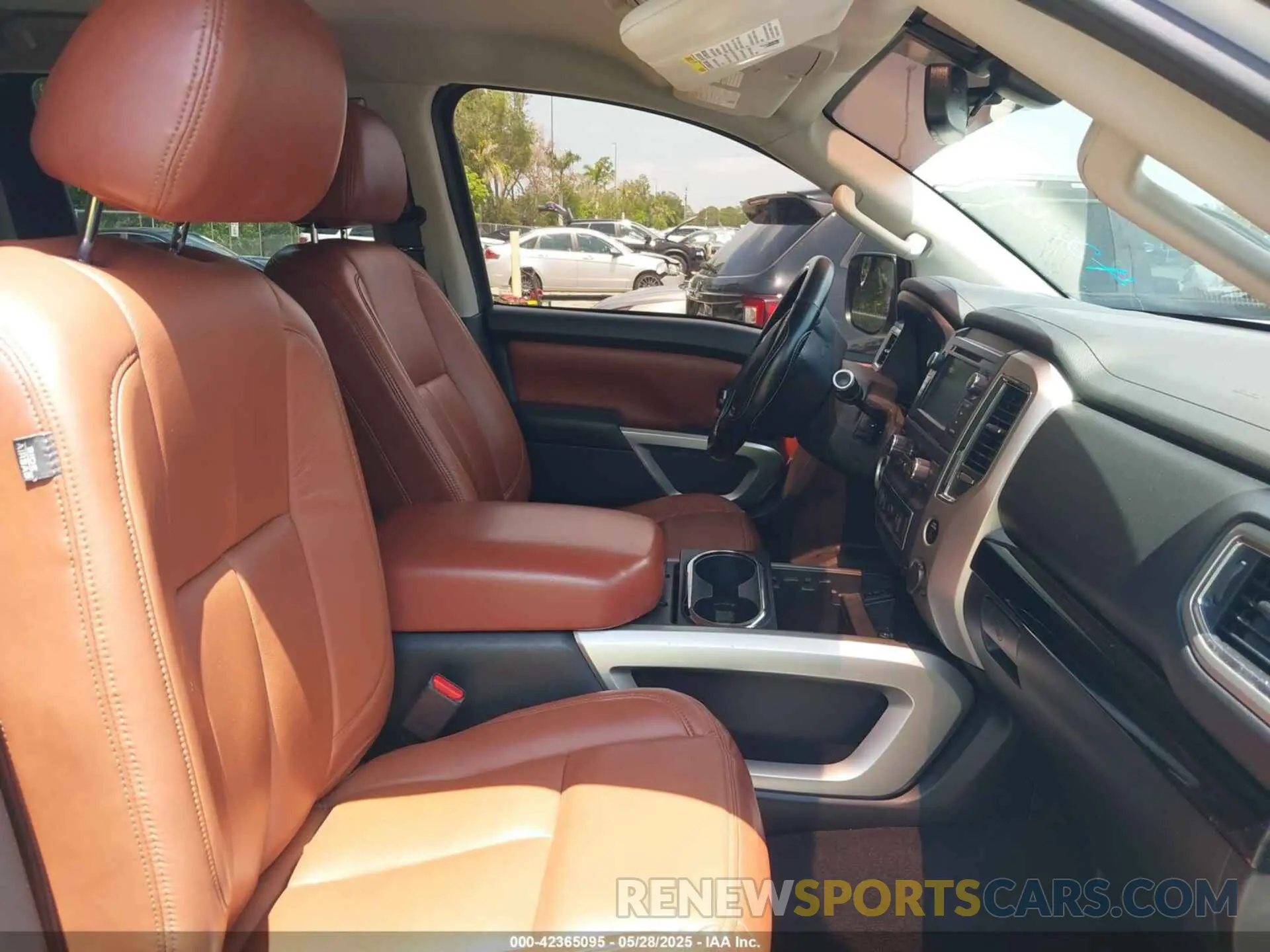 5 Photograph of a damaged car 1N6AA1E64KN516174 NISSAN TITAN 2019