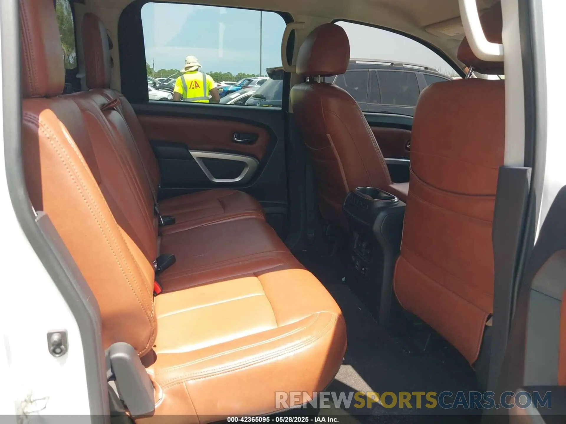 8 Photograph of a damaged car 1N6AA1E64KN516174 NISSAN TITAN 2019