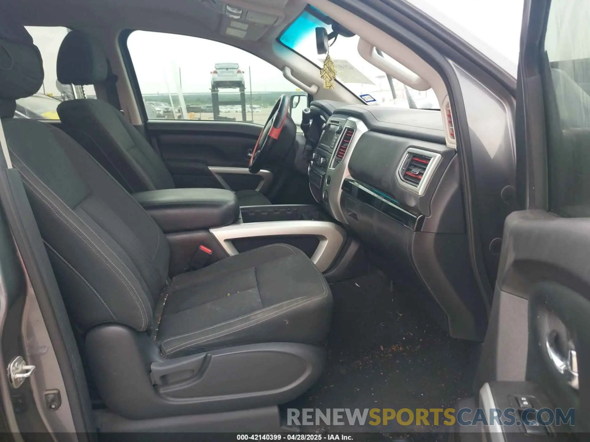 5 Photograph of a damaged car 1N6AA1E68KN528019 NISSAN TITAN 2019