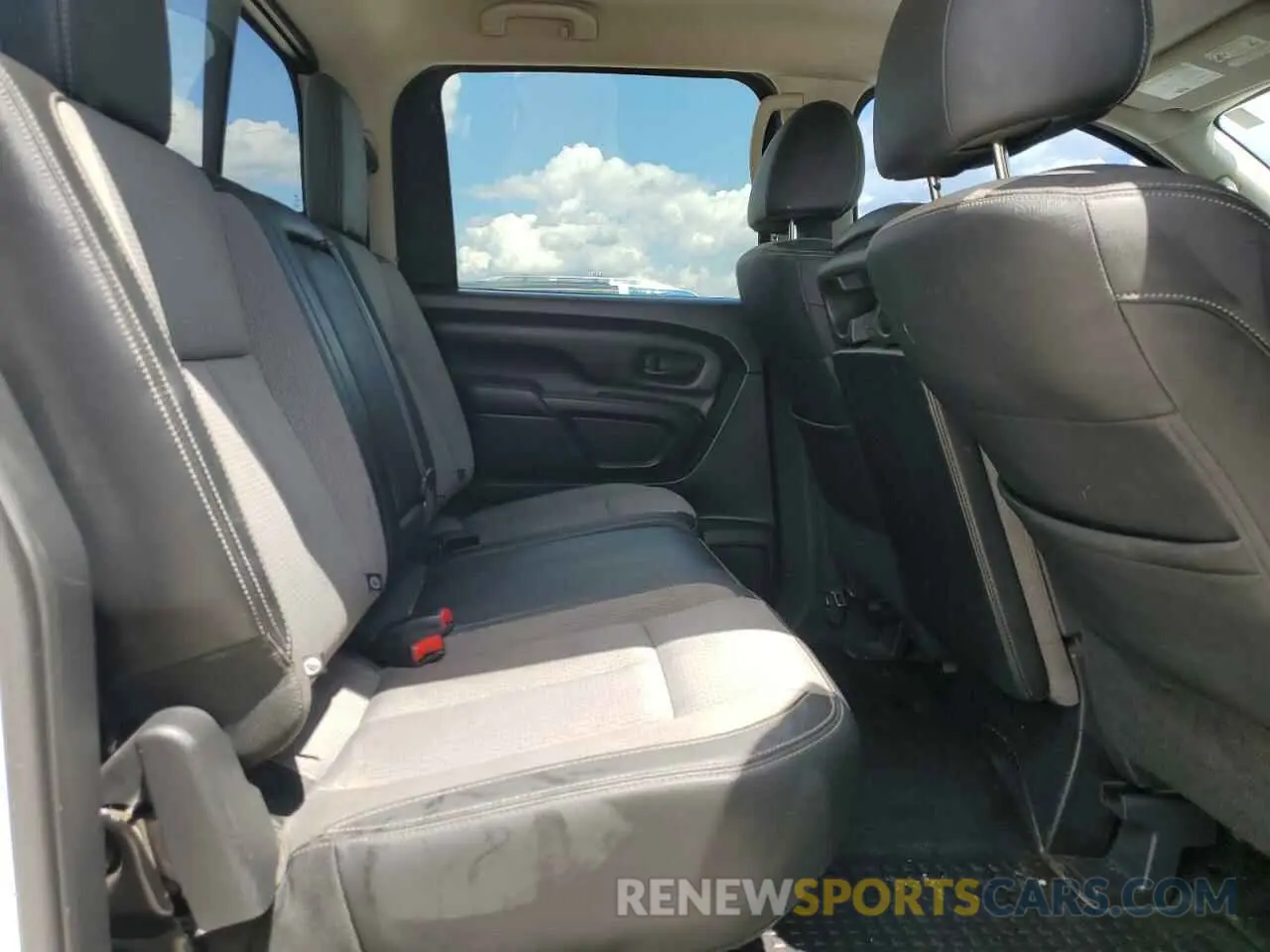 10 Photograph of a damaged car 1N6AA1EK1KN502553 NISSAN TITAN 2019