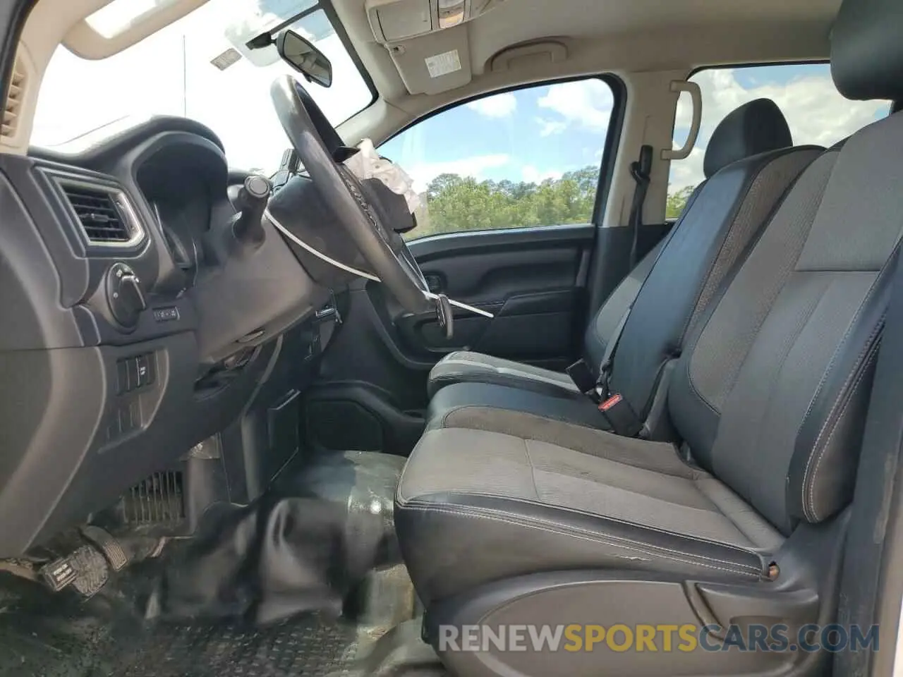 7 Photograph of a damaged car 1N6AA1EK1KN502553 NISSAN TITAN 2019