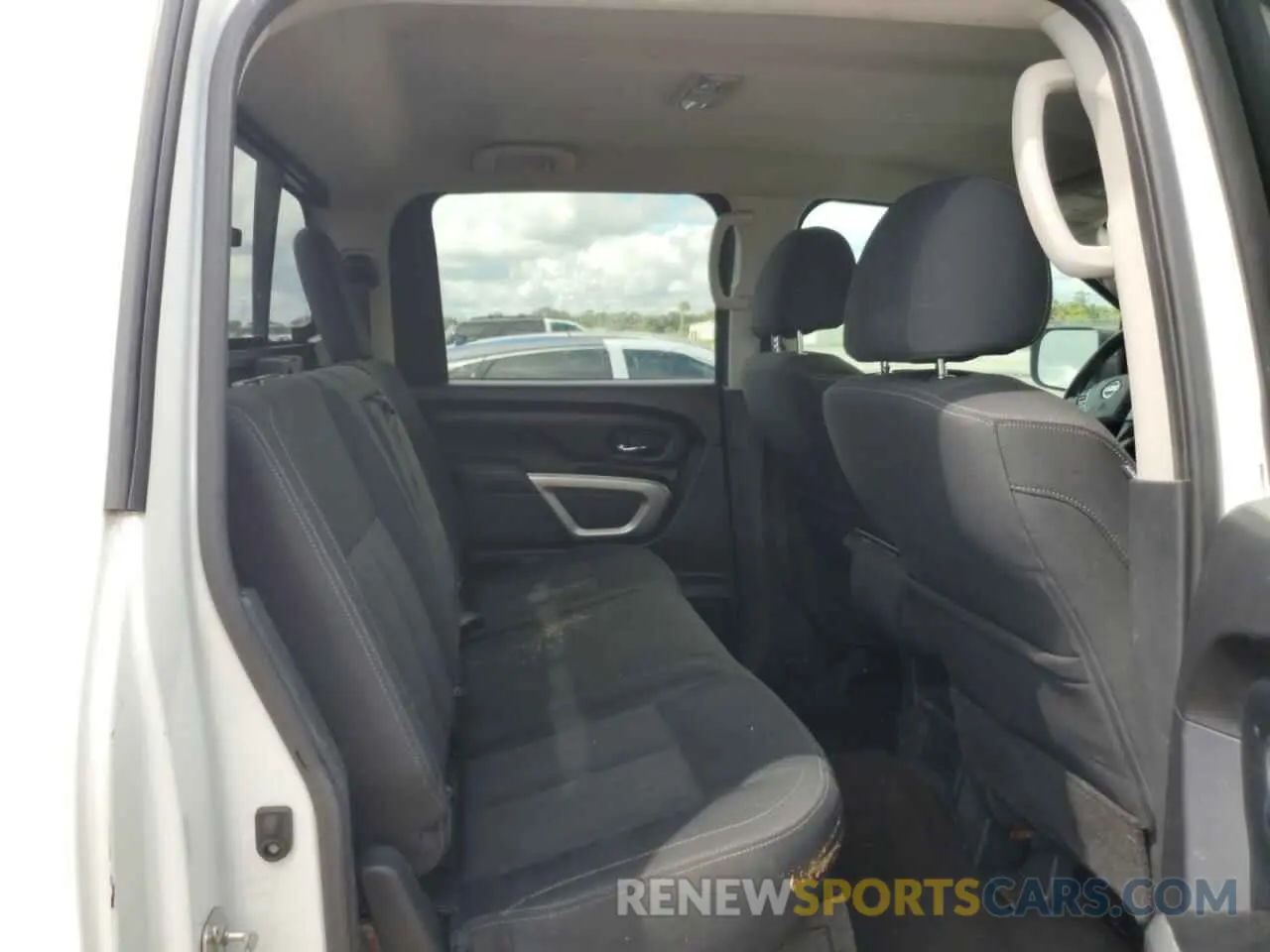 10 Photograph of a damaged car 1N6AA1EK2KN506921 NISSAN TITAN 2019