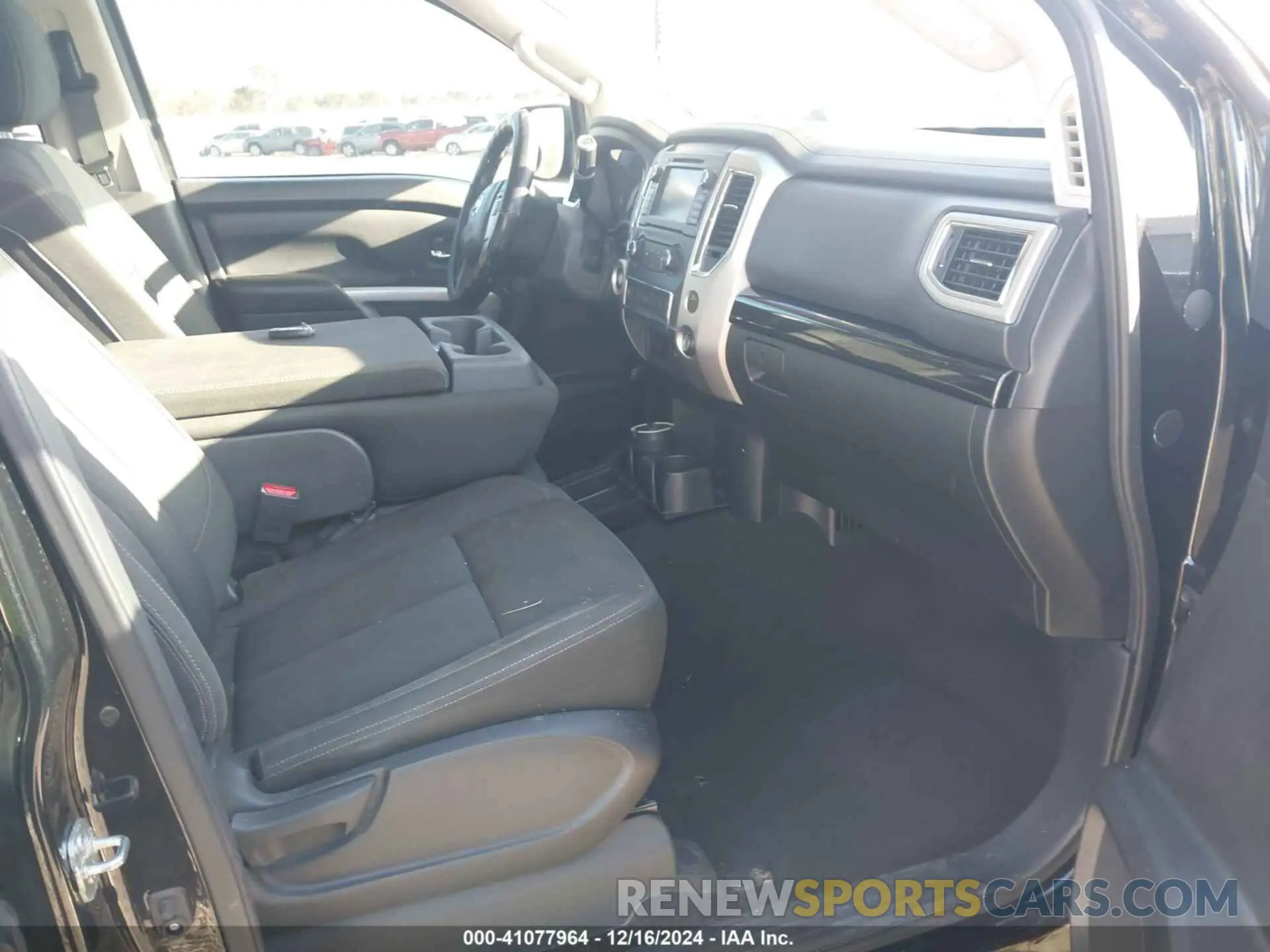 5 Photograph of a damaged car 1N6AA1EK7KN533791 NISSAN TITAN 2019