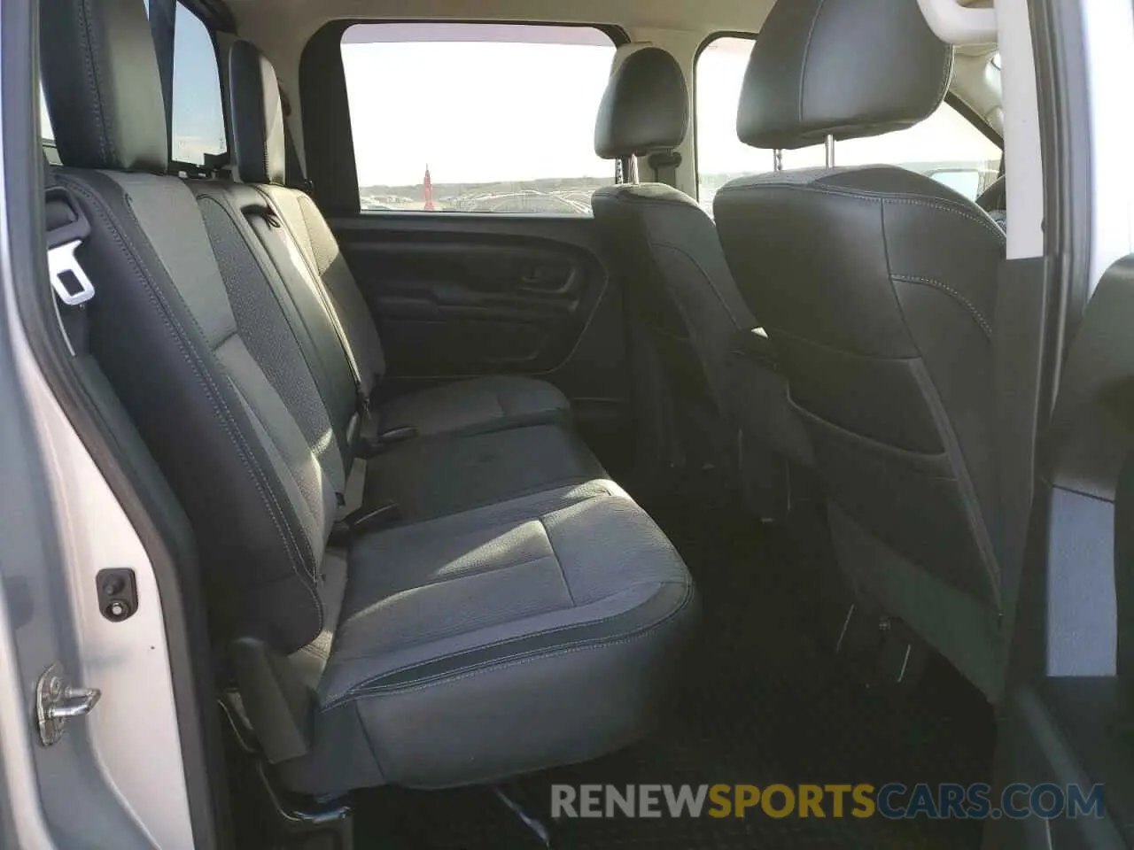 10 Photograph of a damaged car 1N6AA1EK9KN513610 NISSAN TITAN 2019