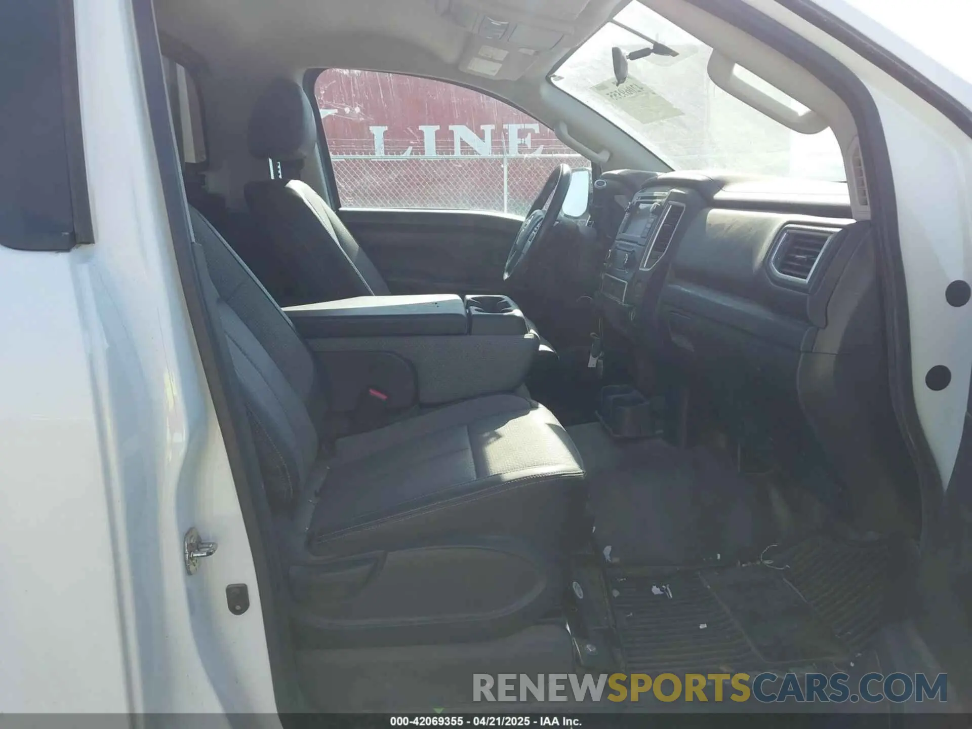 5 Photograph of a damaged car 1N6AA1R89KN512326 NISSAN TITAN 2019
