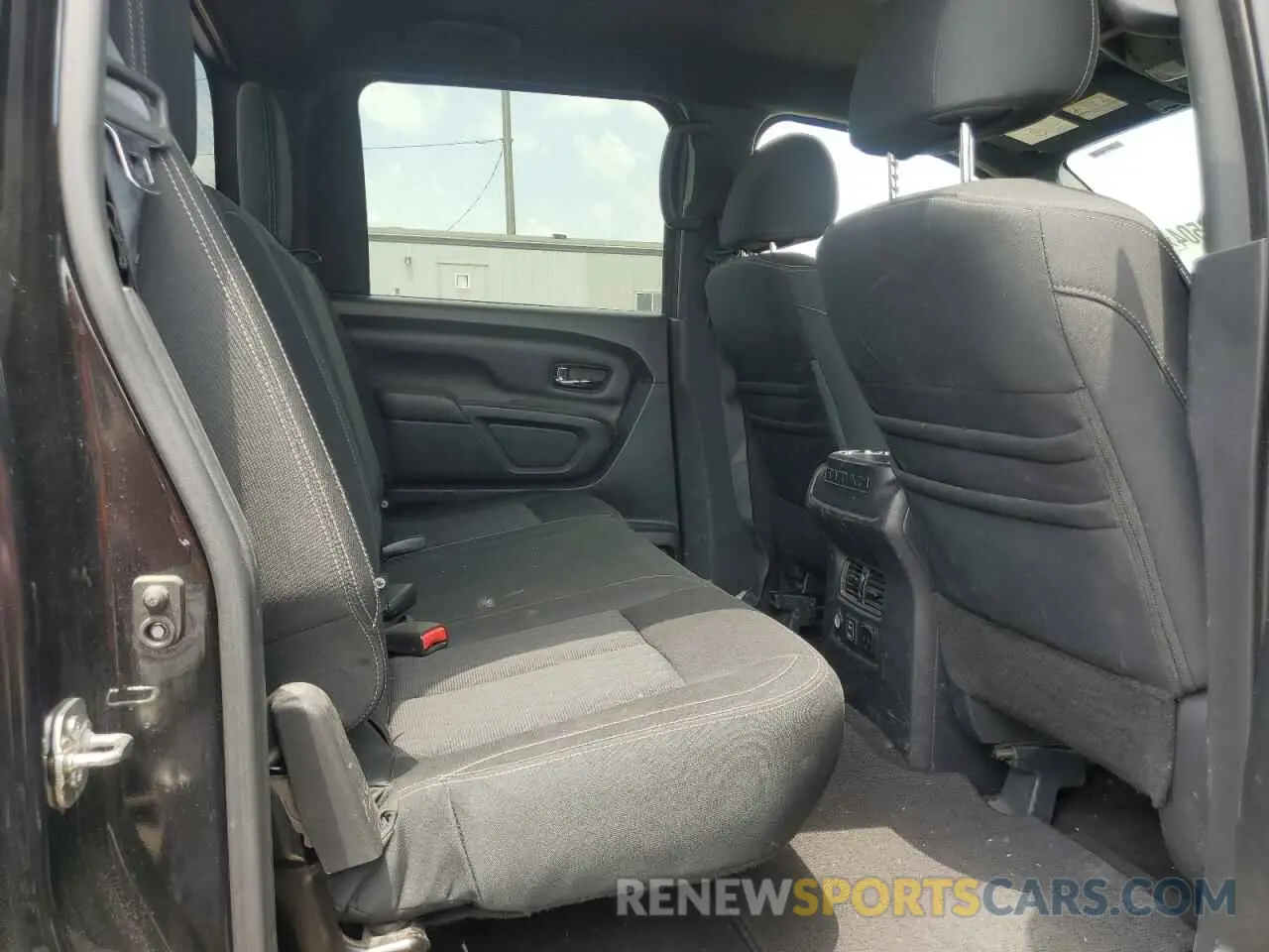 10 Photograph of a damaged car 1N6BA1F47KN515957 NISSAN TITAN 2019