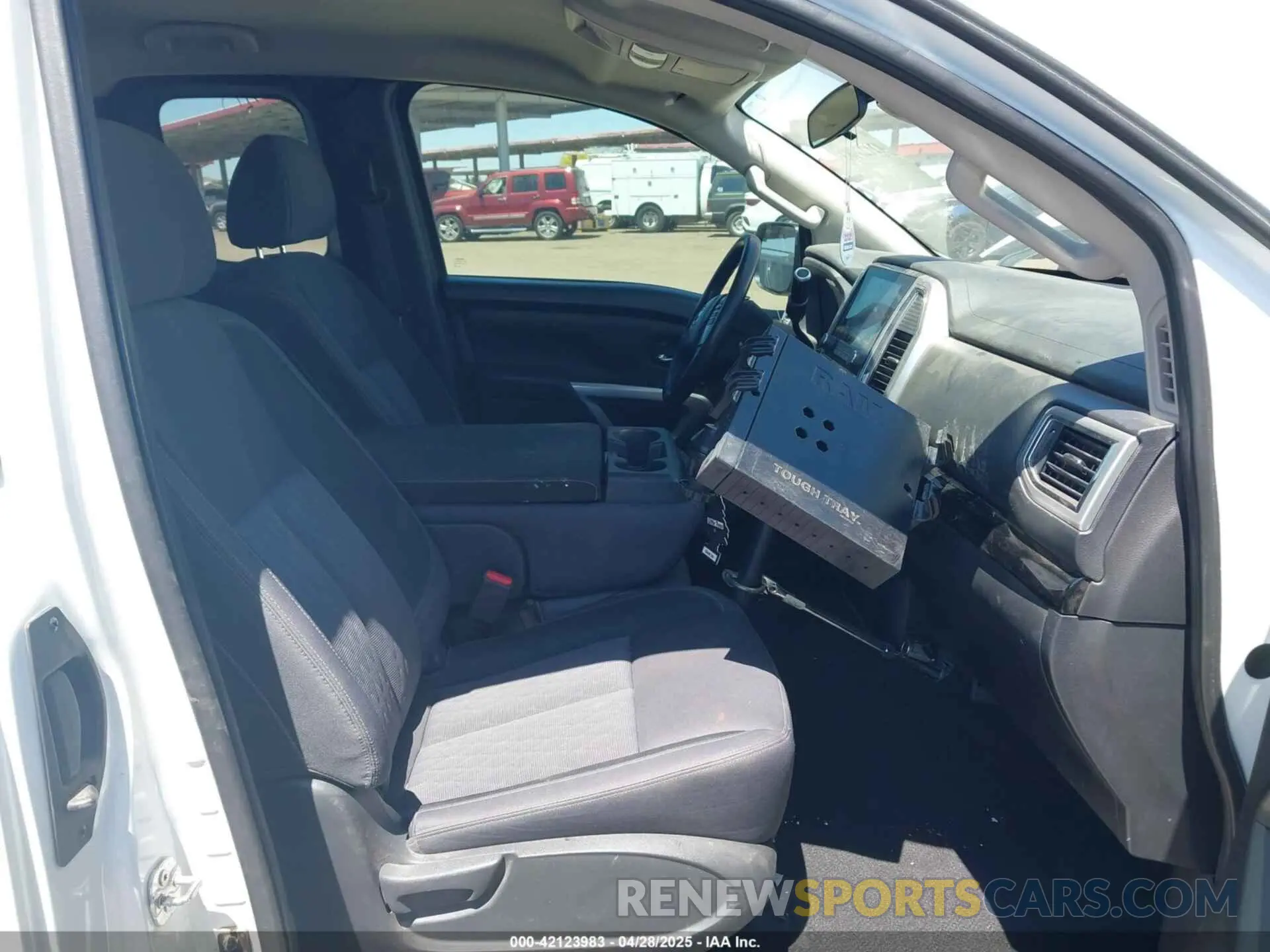 5 Photograph of a damaged car 1N6AA1CE5LN505647 NISSAN TITAN 2020