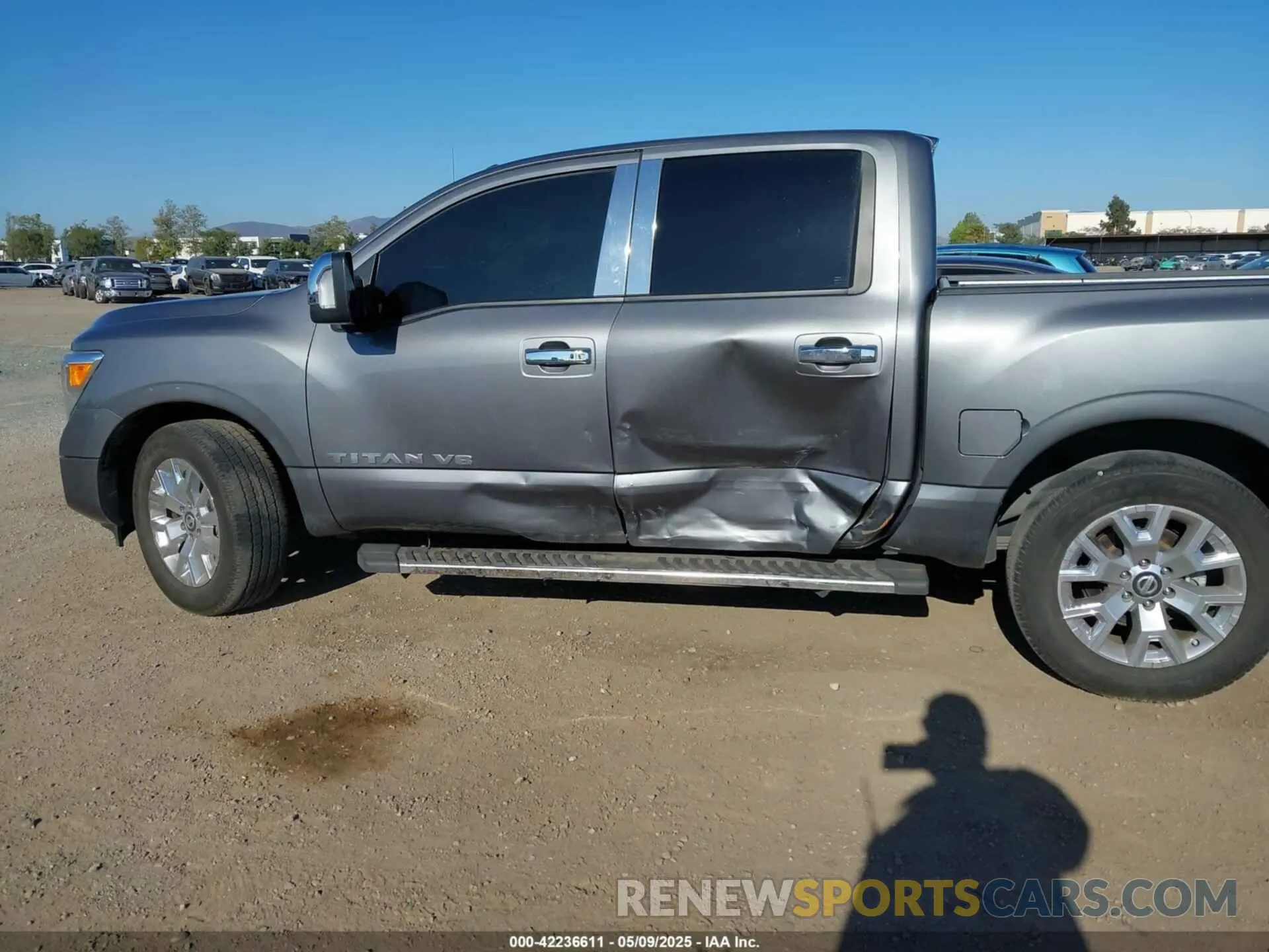 6 Photograph of a damaged car 1N6AA1EF8LN512582 NISSAN TITAN 2020