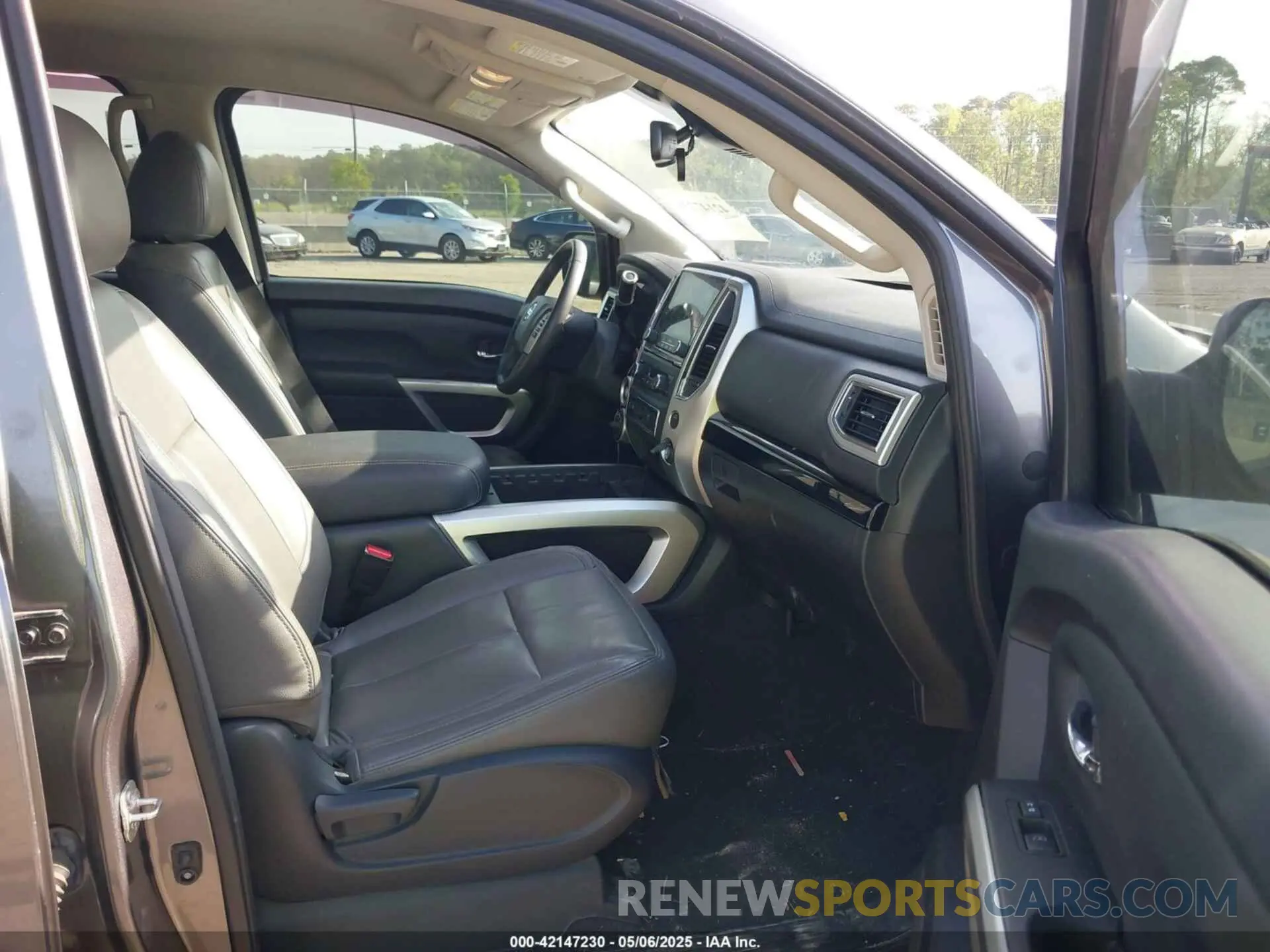 5 Photograph of a damaged car 1N6AA1ED0MN518084 NISSAN TITAN 2021