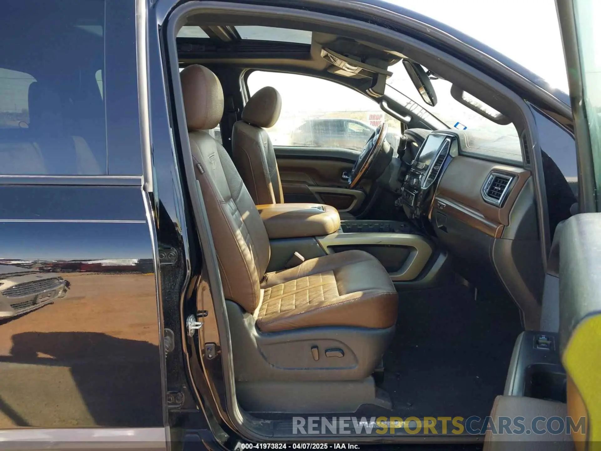 5 Photograph of a damaged car 1N6AA1ED1MN516800 NISSAN TITAN 2021