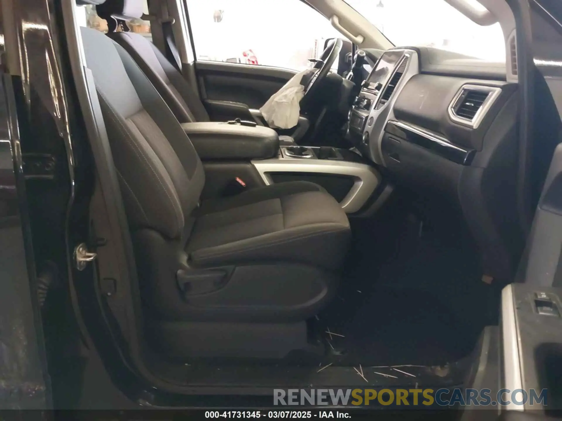 5 Photograph of a damaged car 1N6AA1ED6MN517649 NISSAN TITAN 2021