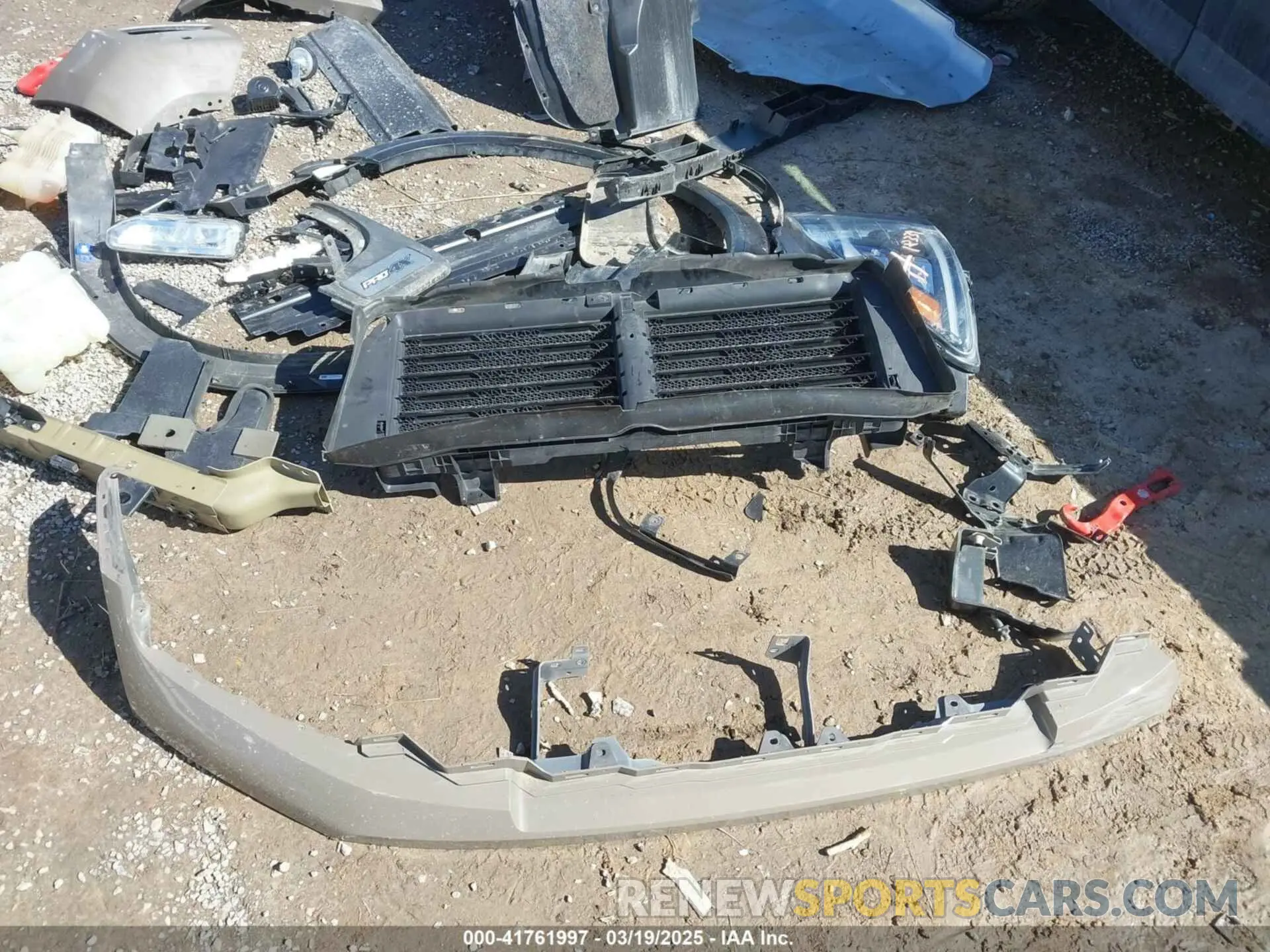 18 Photograph of a damaged car 1N6AA1ED9MN527737 NISSAN TITAN 2021