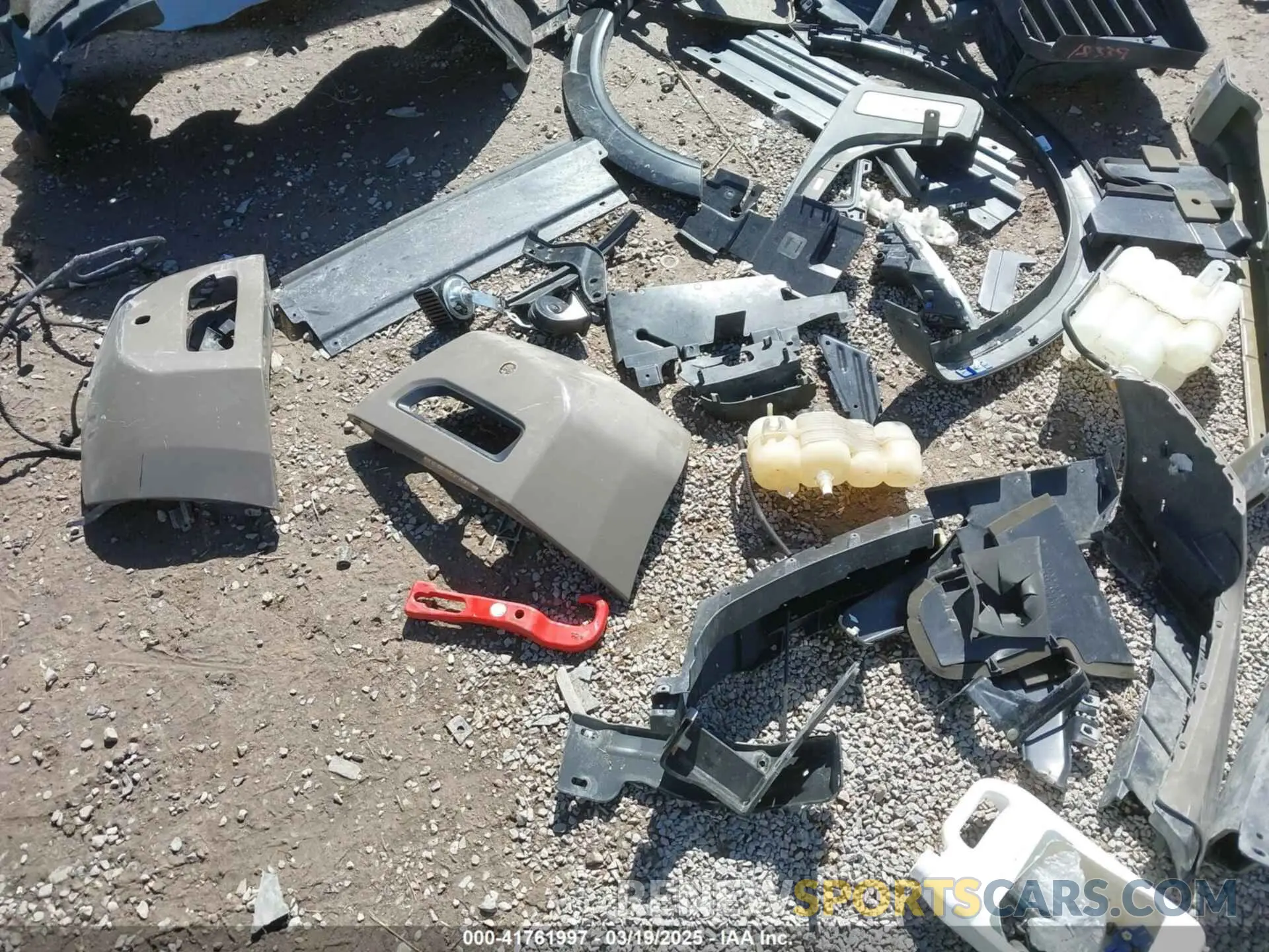 19 Photograph of a damaged car 1N6AA1ED9MN527737 NISSAN TITAN 2021