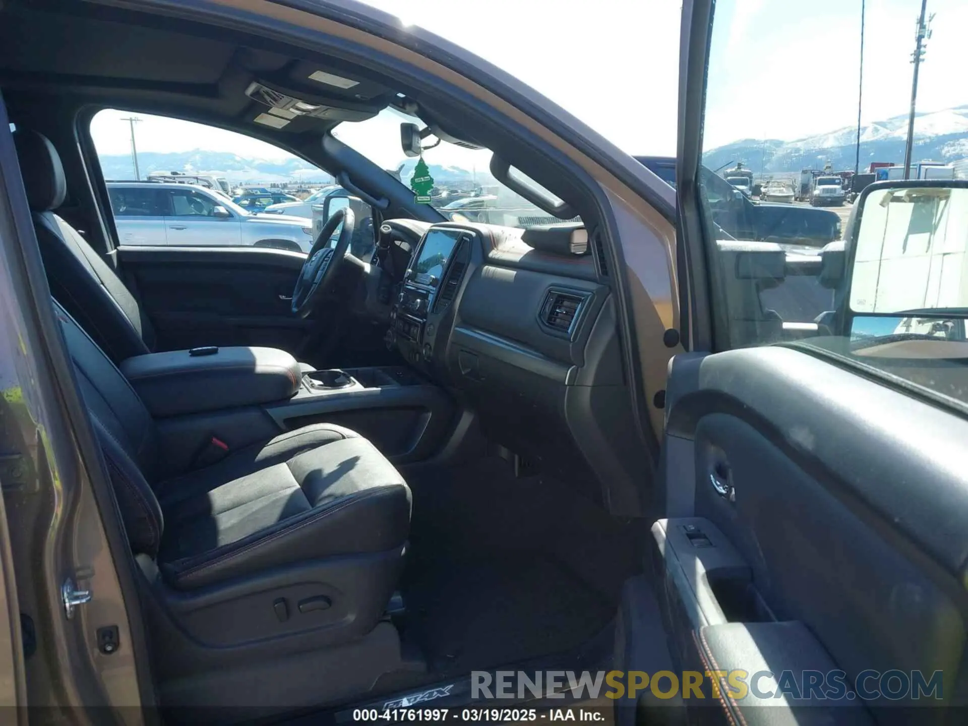 5 Photograph of a damaged car 1N6AA1ED9MN527737 NISSAN TITAN 2021