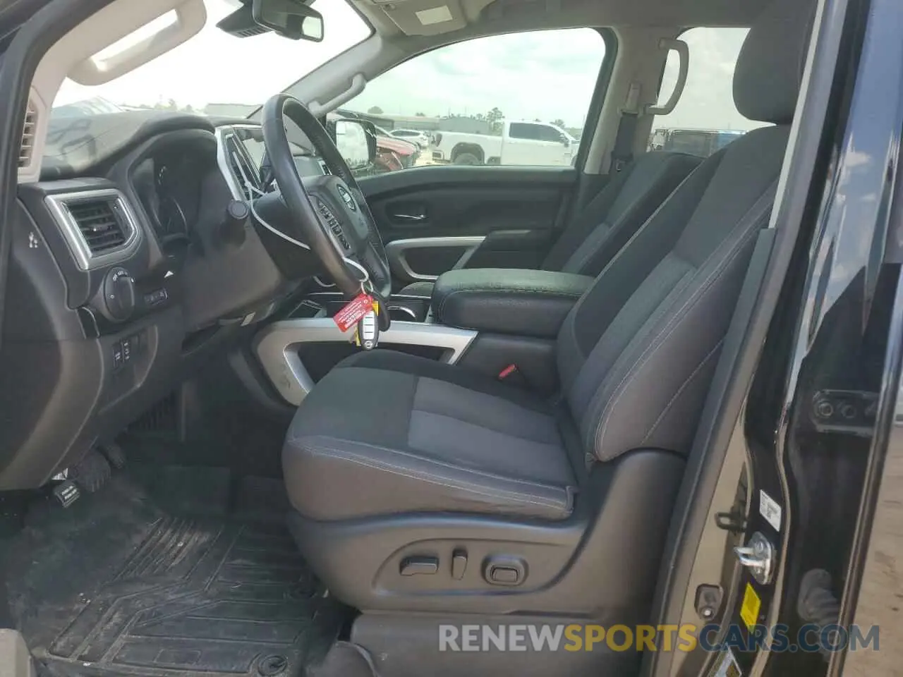 7 Photograph of a damaged car 1N6AA1EF6MN512596 NISSAN TITAN 2021