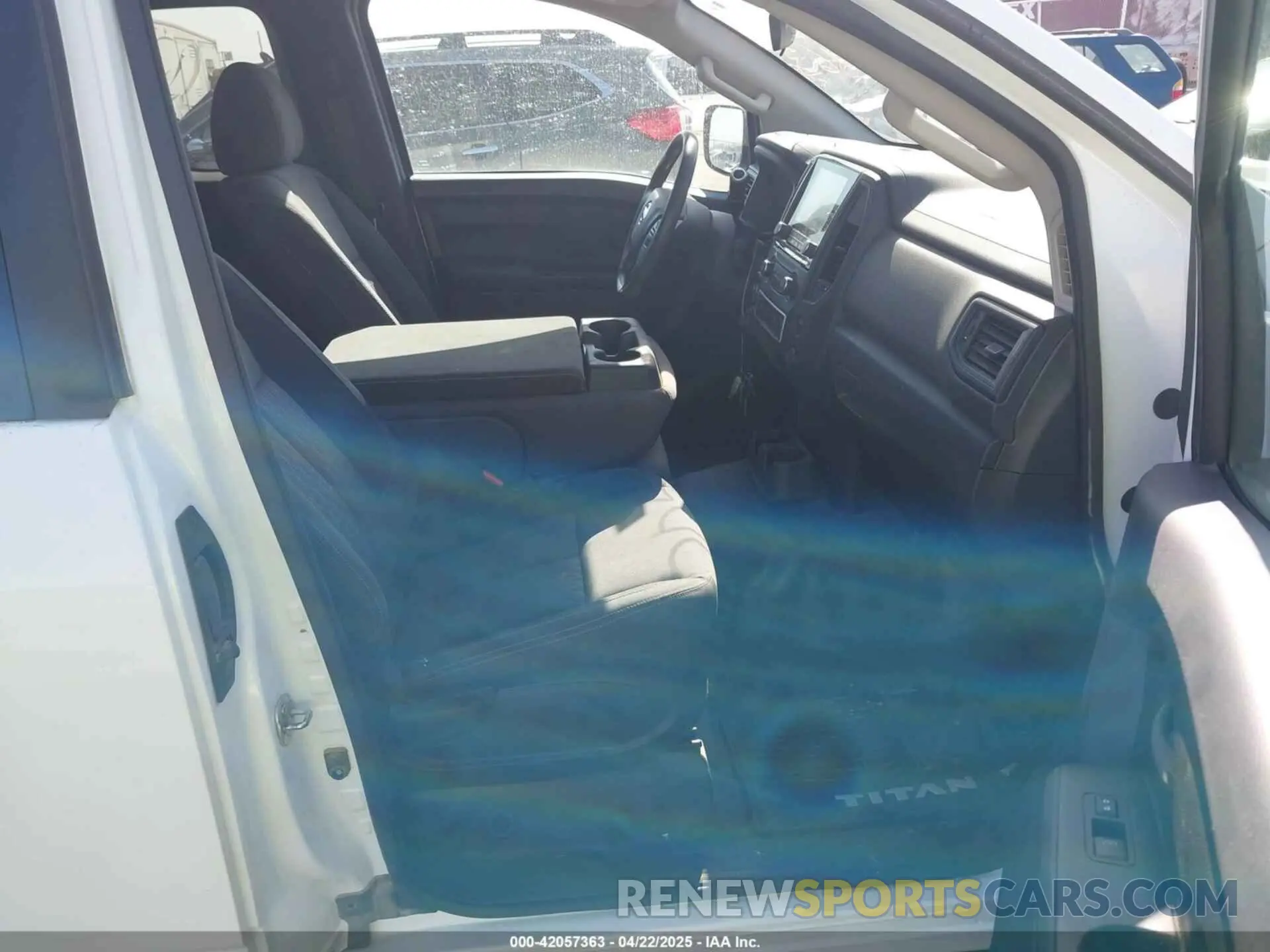 5 Photograph of a damaged car 1N6AA1CC1NN107952 NISSAN TITAN 2022