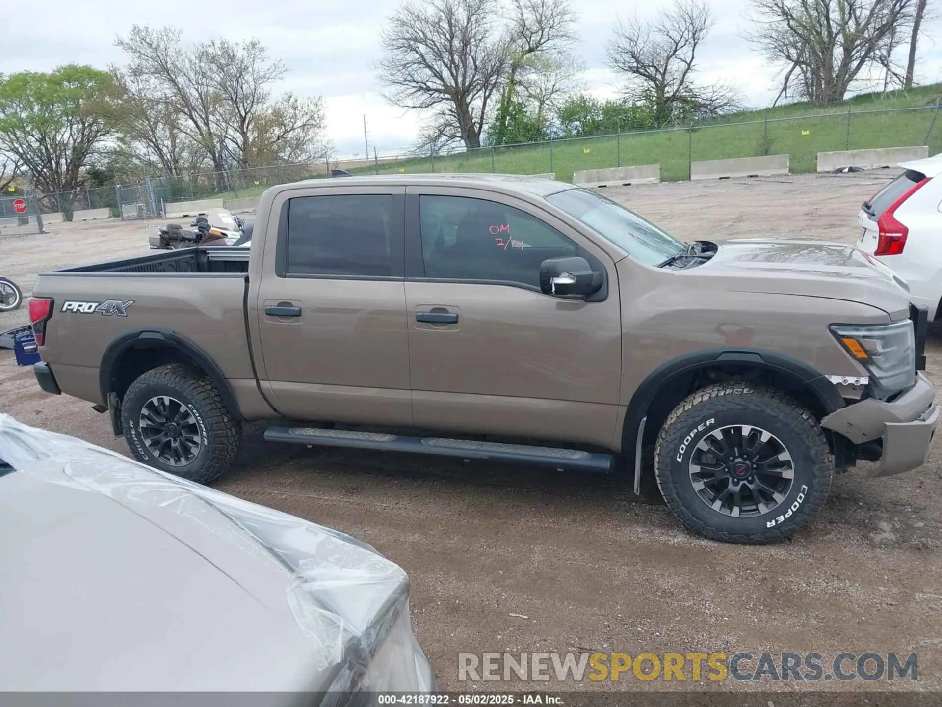 14 Photograph of a damaged car 1N6AA1ED6NN101067 NISSAN TITAN 2022