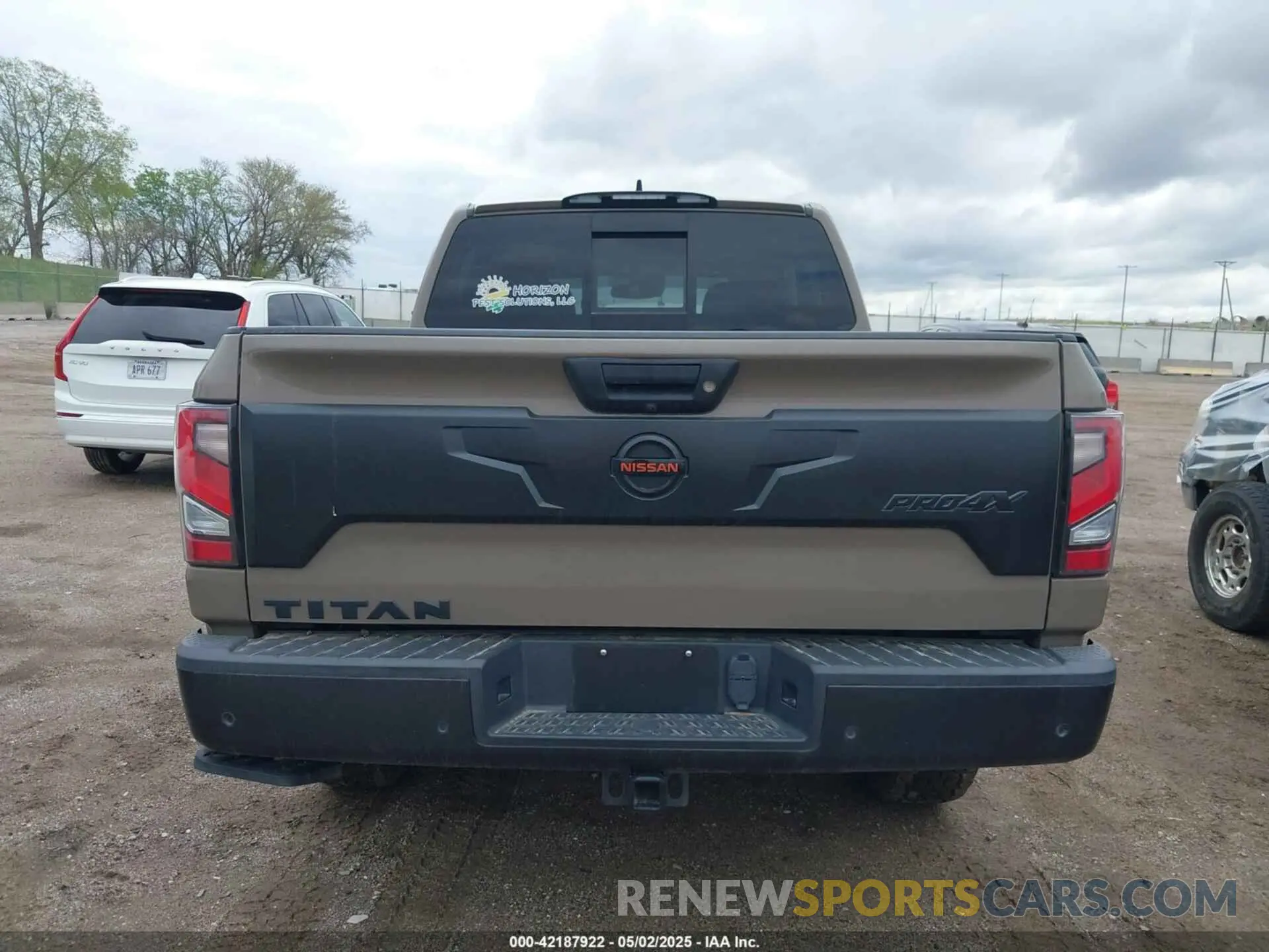17 Photograph of a damaged car 1N6AA1ED6NN101067 NISSAN TITAN 2022