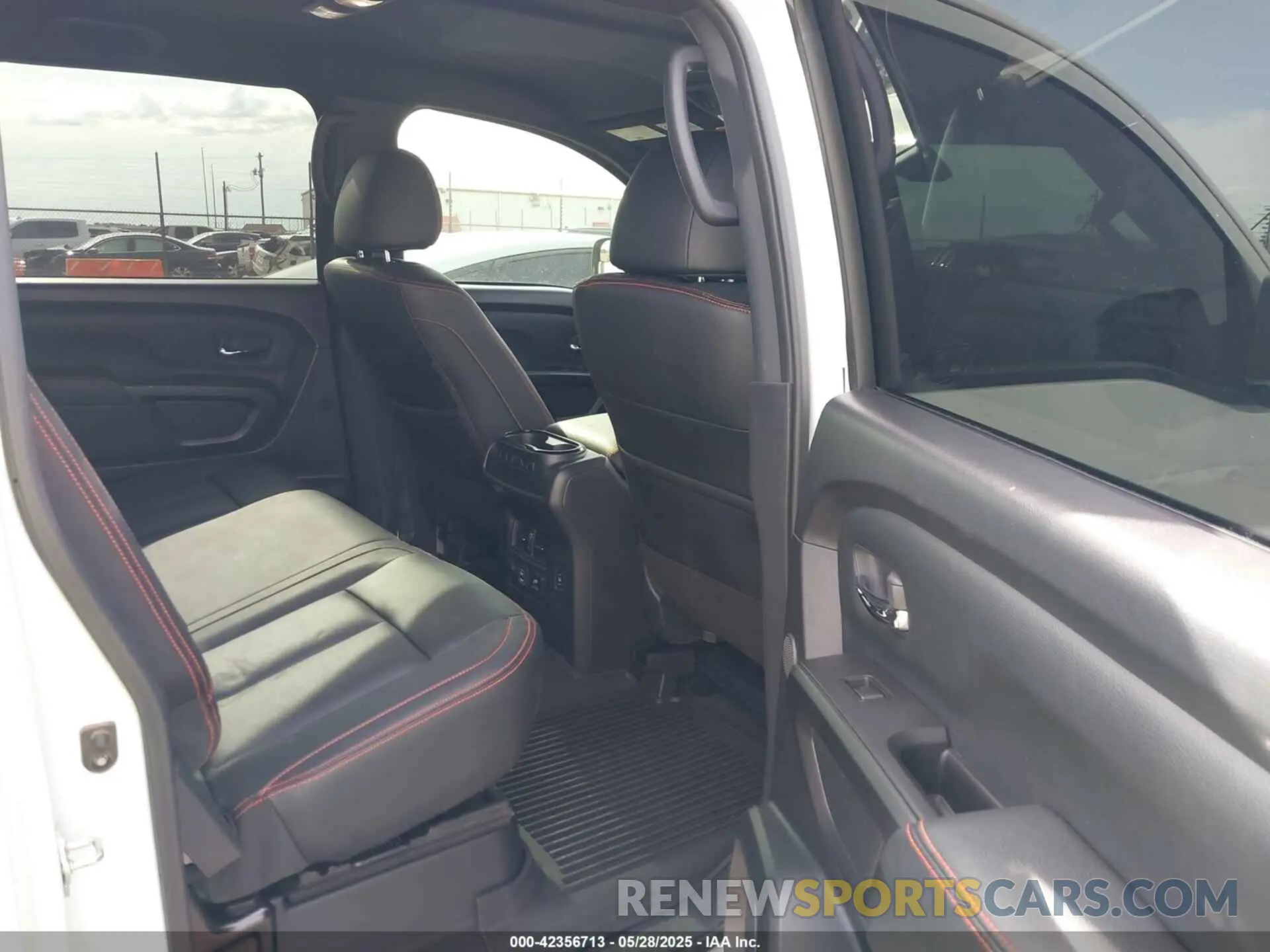8 Photograph of a damaged car 1N6AA1ED7NN102938 NISSAN TITAN 2022