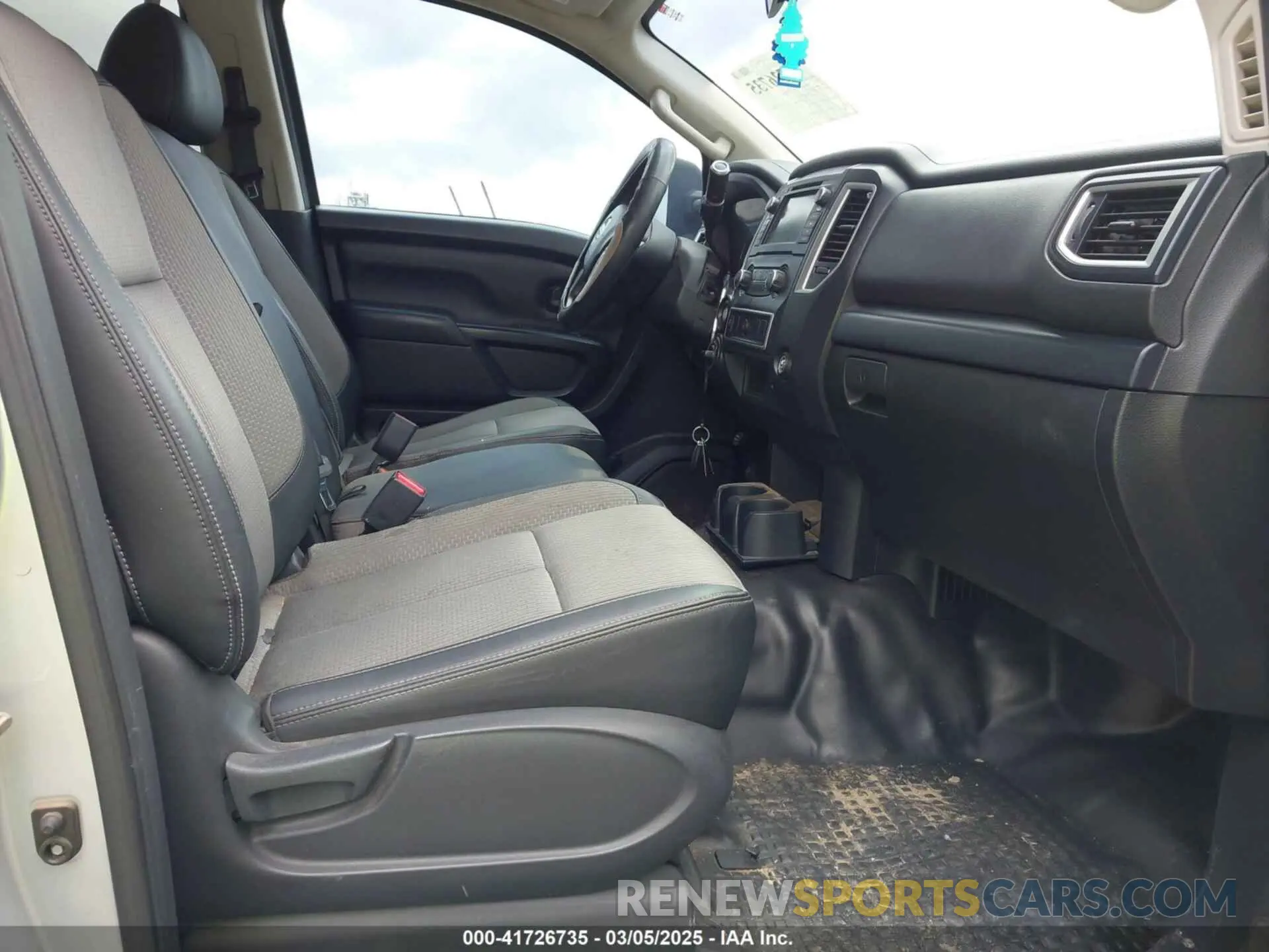 5 Photograph of a damaged car 1N6BA1F33KN514599 NISSAN TITAN XD 2019