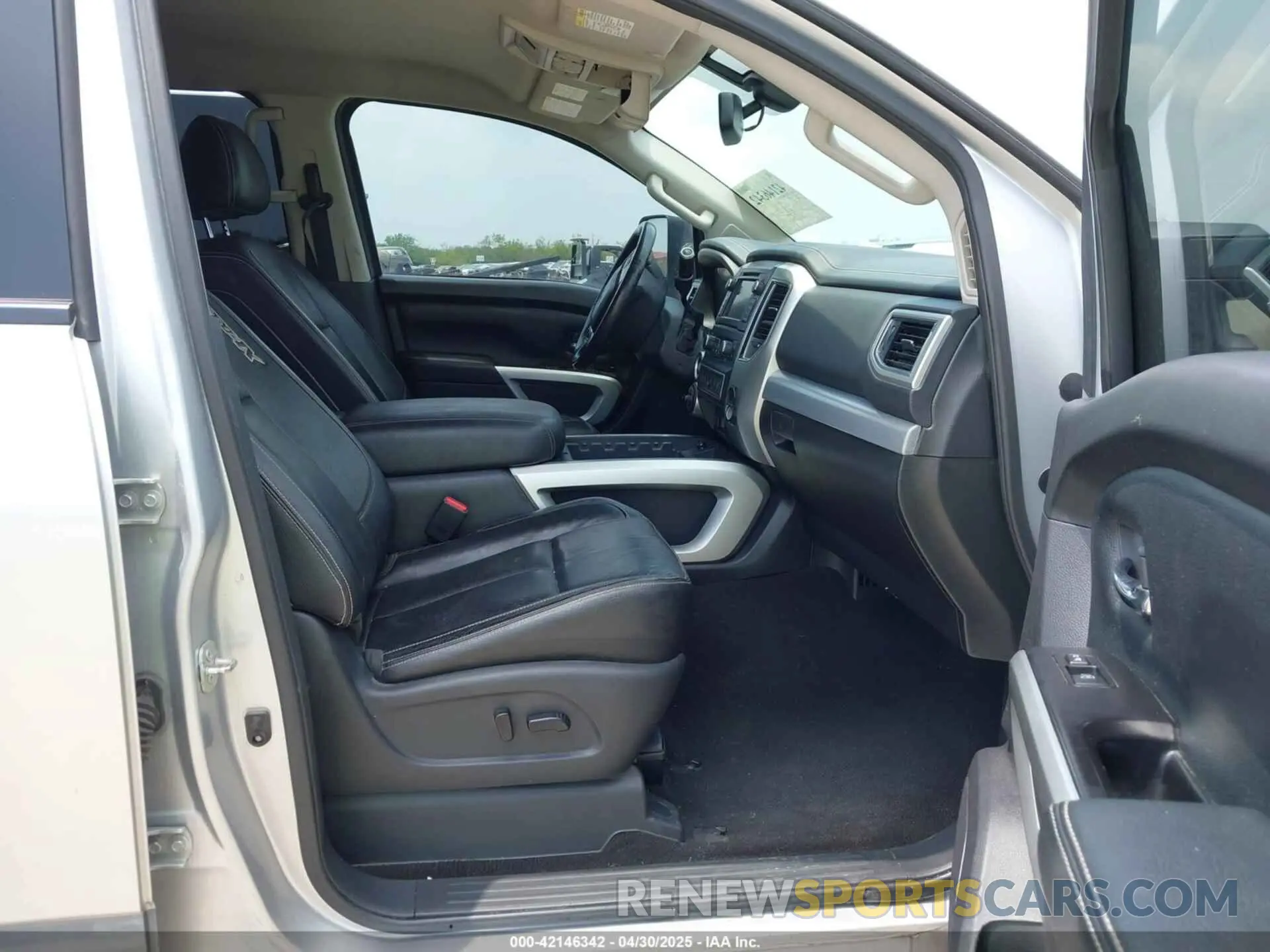 5 Photograph of a damaged car 1N6BA1F43KN524400 NISSAN TITAN XD 2019