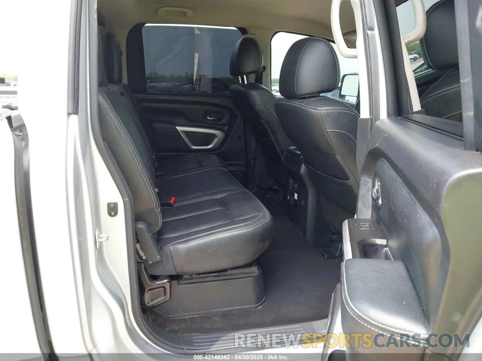 8 Photograph of a damaged car 1N6BA1F43KN524400 NISSAN TITAN XD 2019