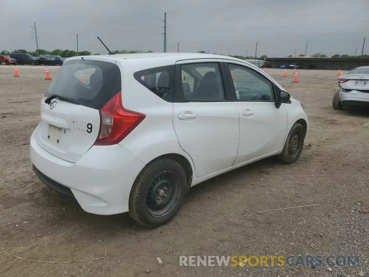 3 Photograph of a damaged car 3N1CE2CP0KL366116 NISSAN VERSA 2019