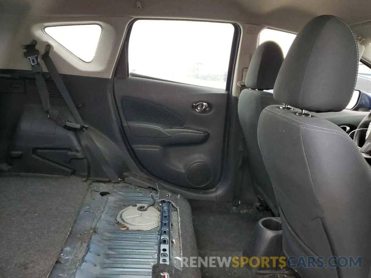 10 Photograph of a damaged car 3N1CE2CP4KL362005 NISSAN VERSA 2019