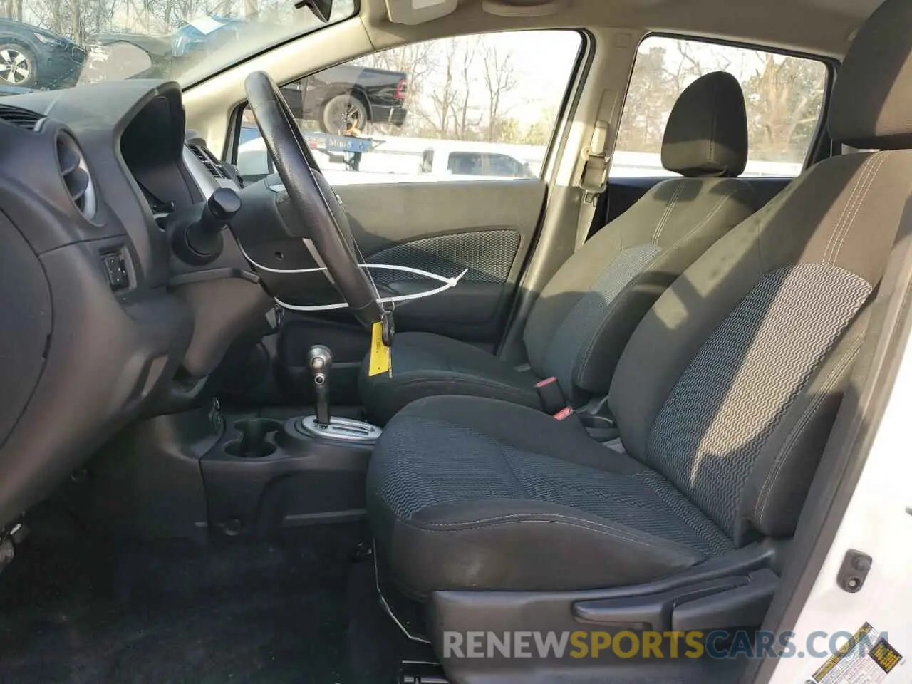 7 Photograph of a damaged car 3N1CE2CP4KL366166 NISSAN VERSA 2019