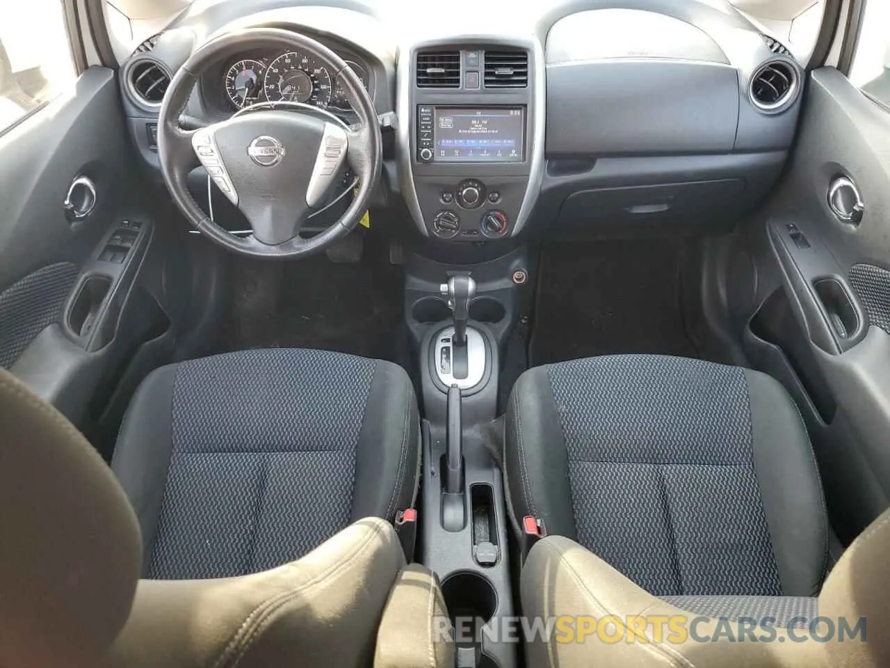 8 Photograph of a damaged car 3N1CE2CP4KL366166 NISSAN VERSA 2019