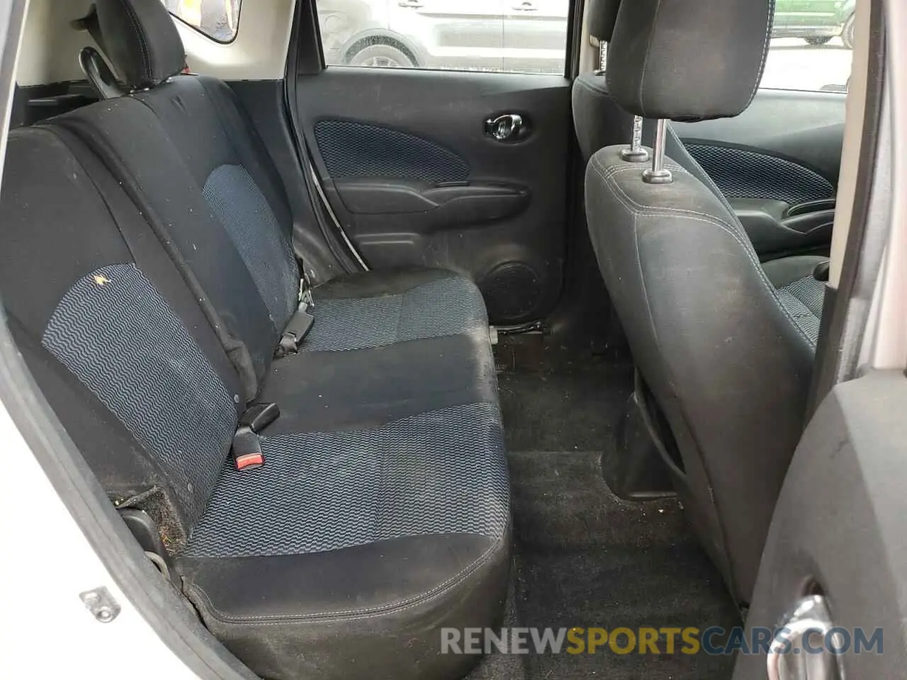 10 Photograph of a damaged car 3N1CE2CP5KL358755 NISSAN VERSA 2019