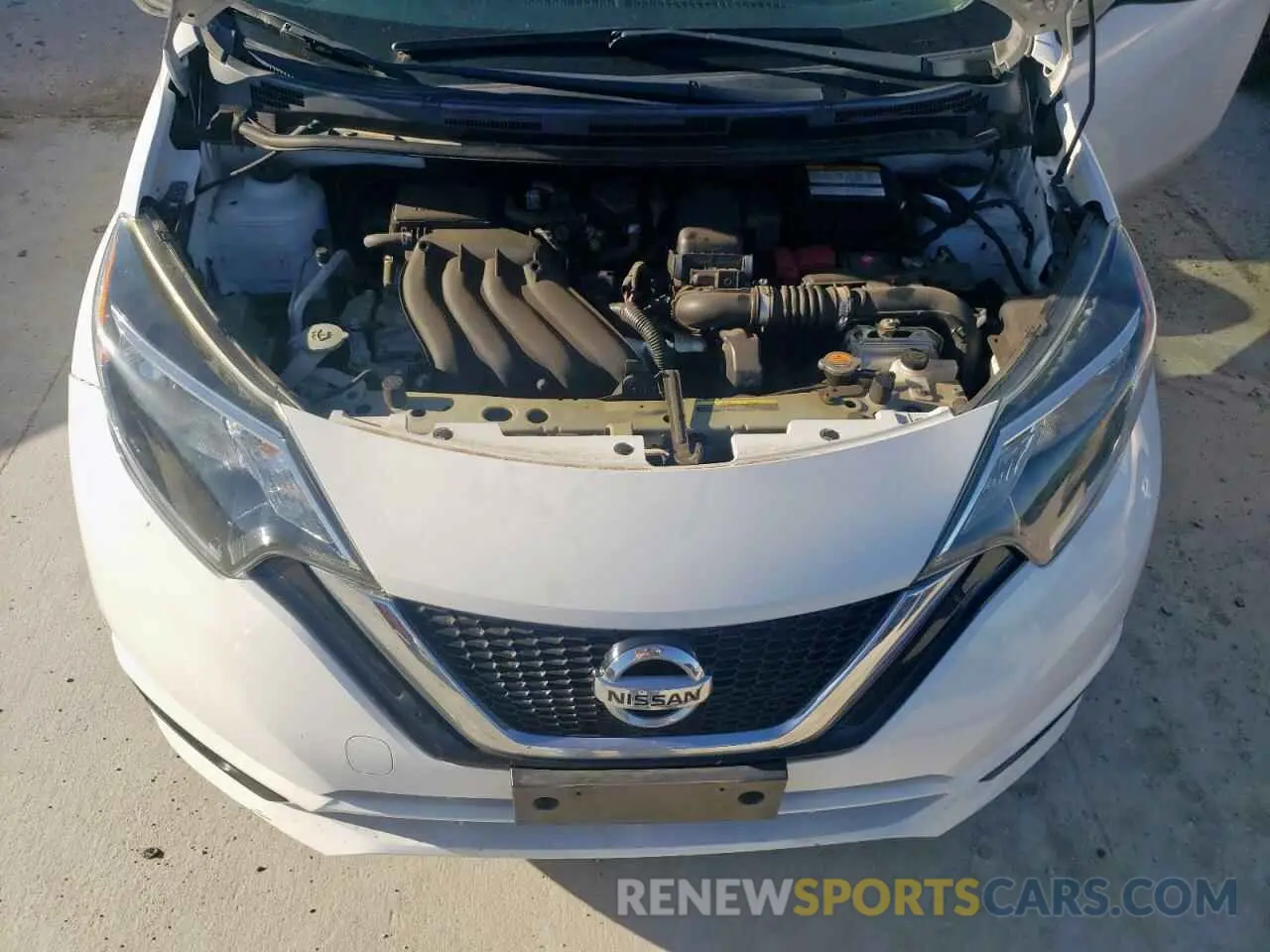 11 Photograph of a damaged car 3N1CE2CP5KL364569 NISSAN VERSA 2019
