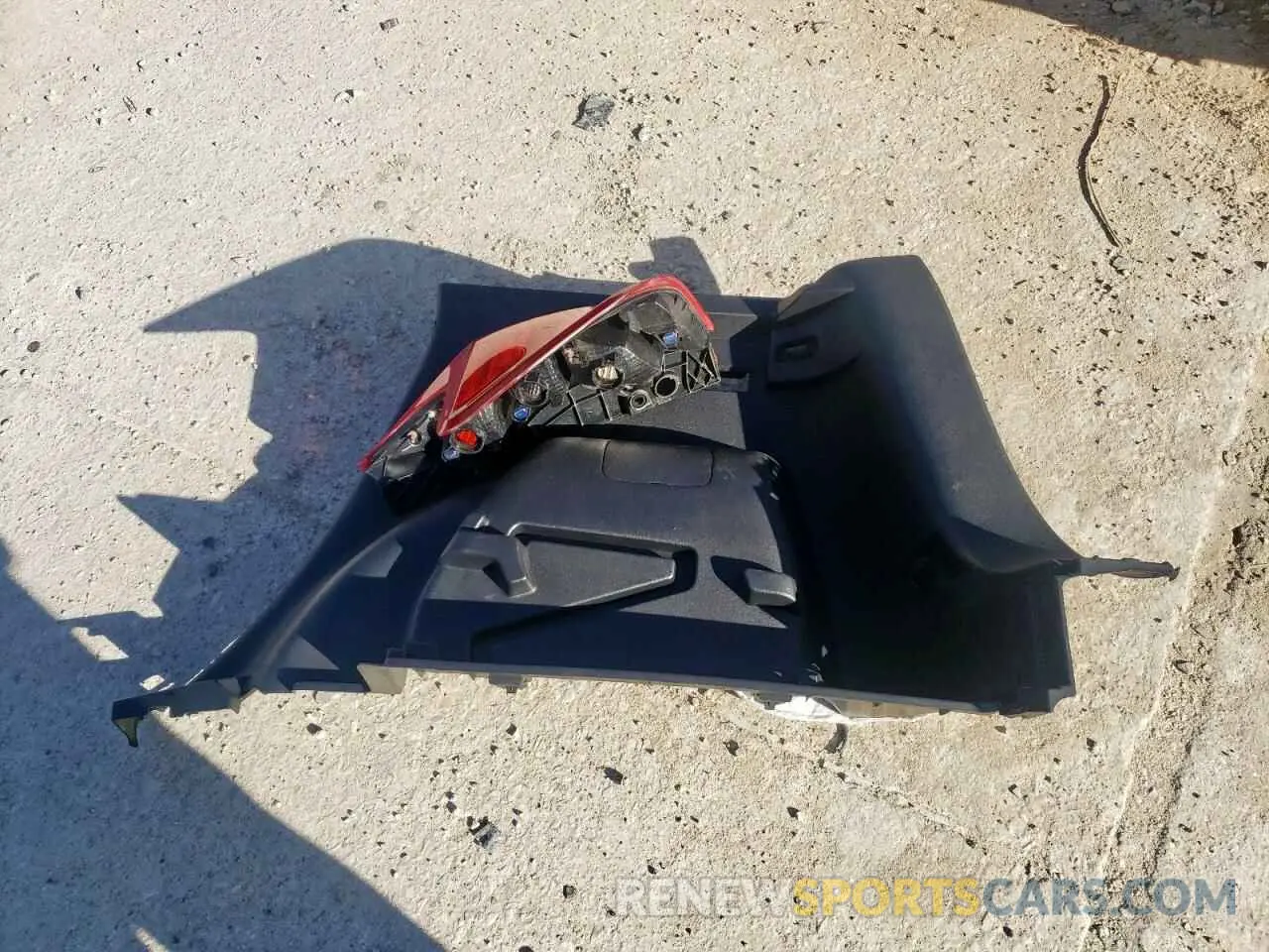 12 Photograph of a damaged car 3N1CE2CP5KL364569 NISSAN VERSA 2019