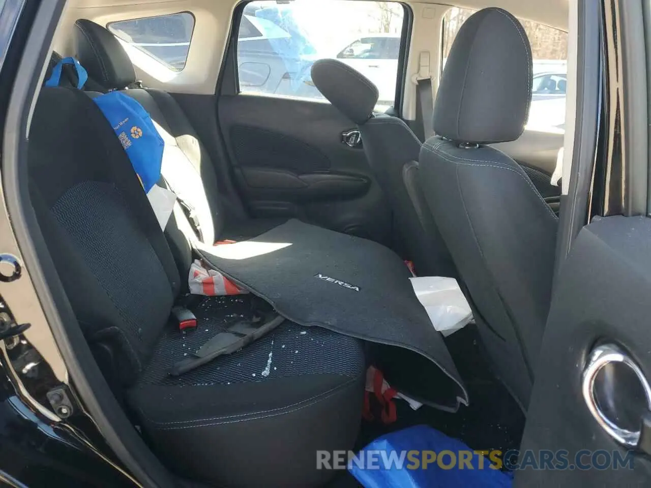 10 Photograph of a damaged car 3N1CE2CP5KL365480 NISSAN VERSA 2019