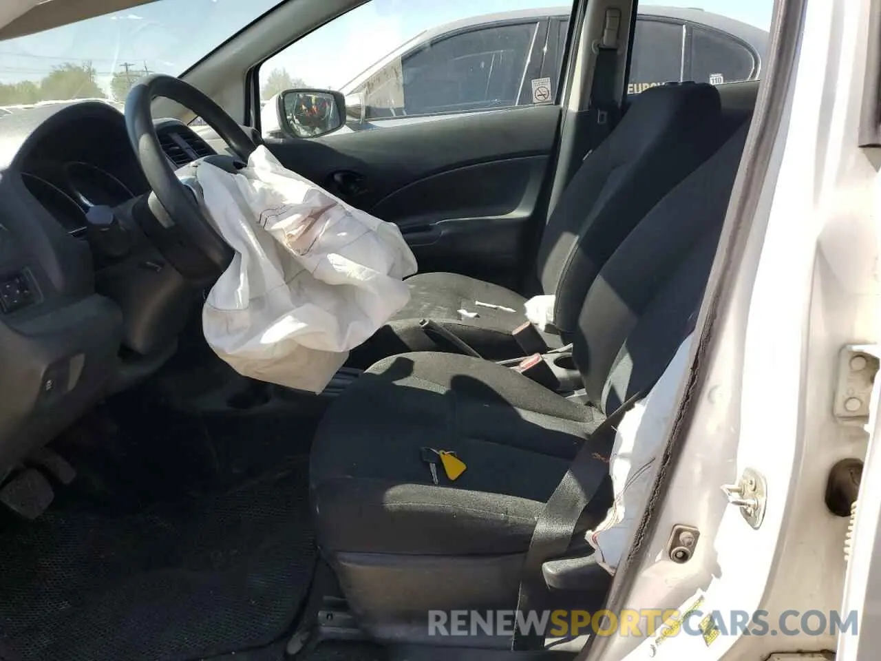 7 Photograph of a damaged car 3N1CE2CP6KL357064 NISSAN VERSA 2019