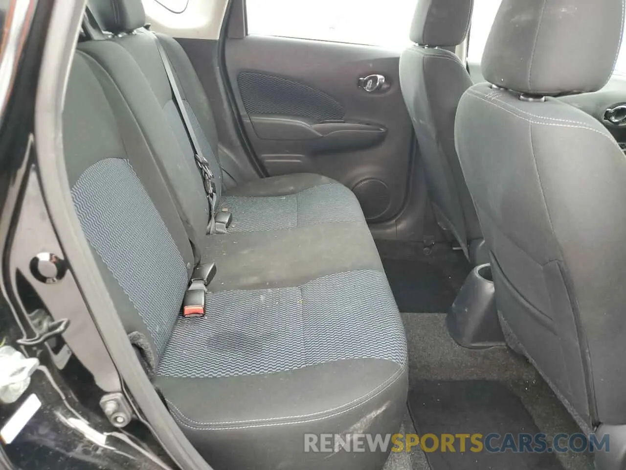 10 Photograph of a damaged car 3N1CE2CP7KL362516 NISSAN VERSA 2019