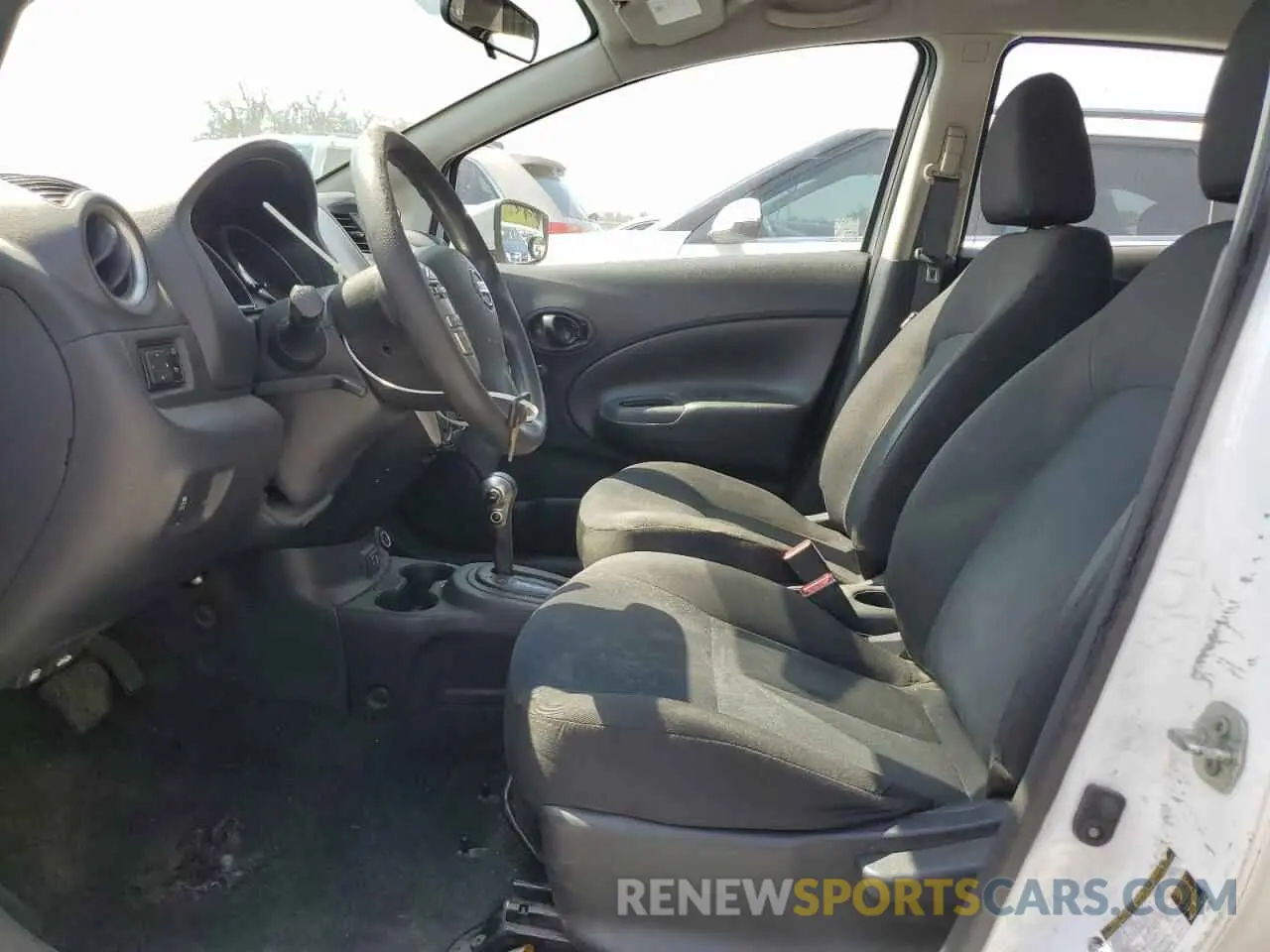 7 Photograph of a damaged car 3N1CE2CP8KL360726 NISSAN VERSA 2019
