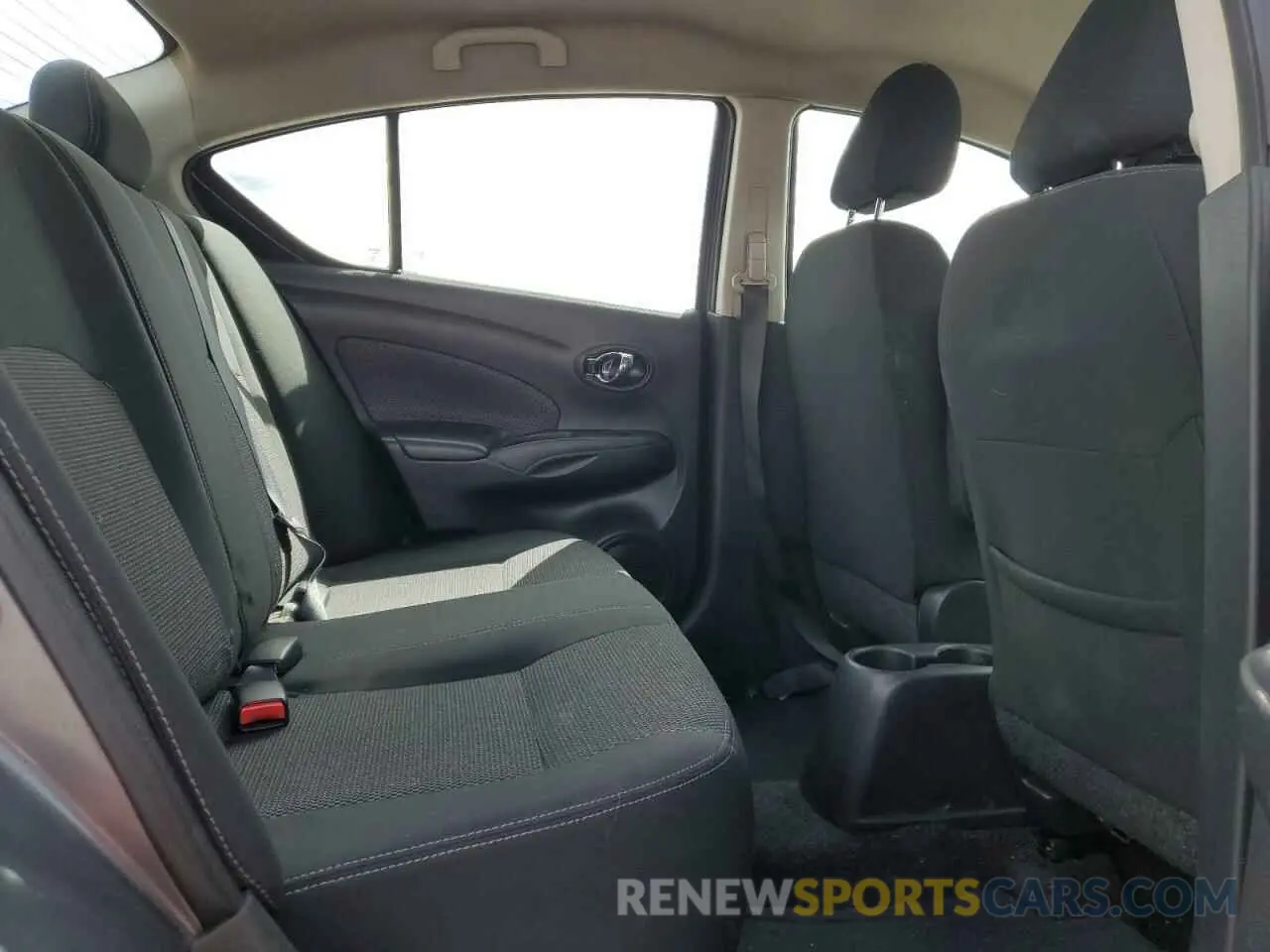 10 Photograph of a damaged car 3N1CN7AP0KL815147 NISSAN VERSA 2019