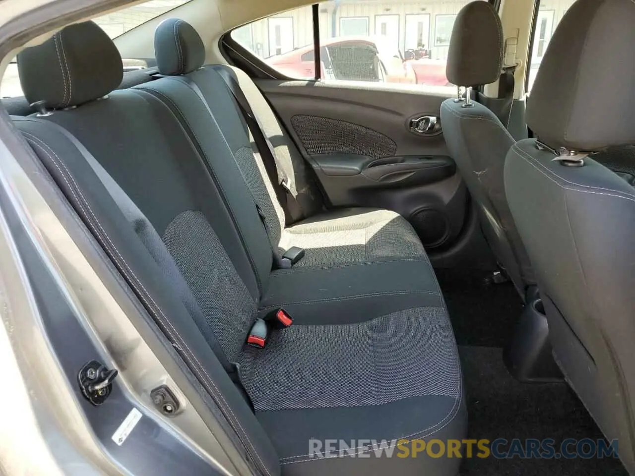 10 Photograph of a damaged car 3N1CN7AP0KL816850 NISSAN VERSA 2019