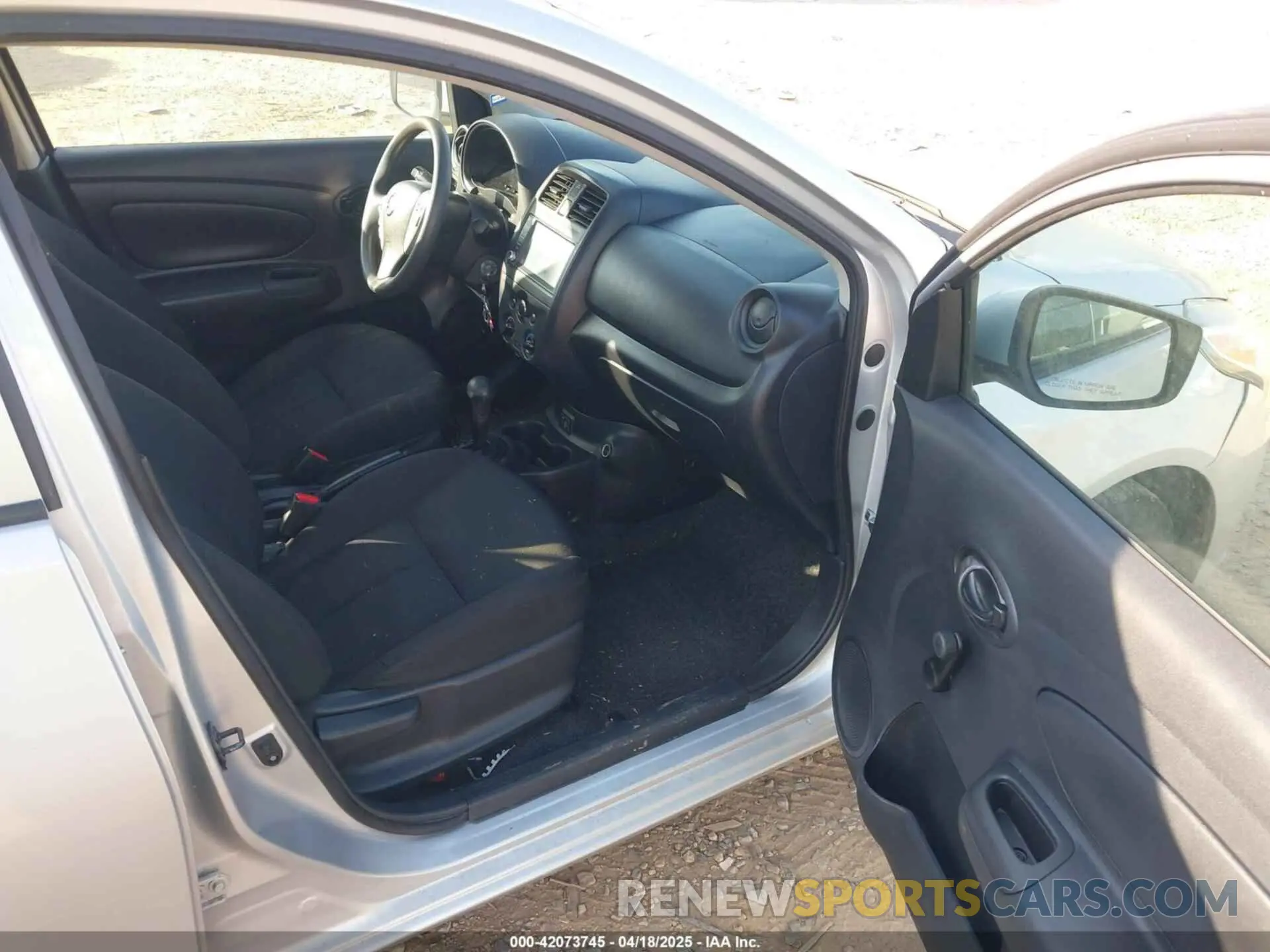 5 Photograph of a damaged car 3N1CN7AP0KL823202 NISSAN VERSA 2019