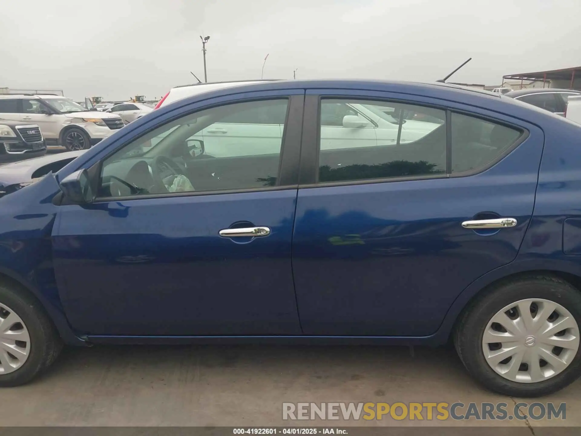 15 Photograph of a damaged car 3N1CN7AP0KL827024 NISSAN VERSA 2019