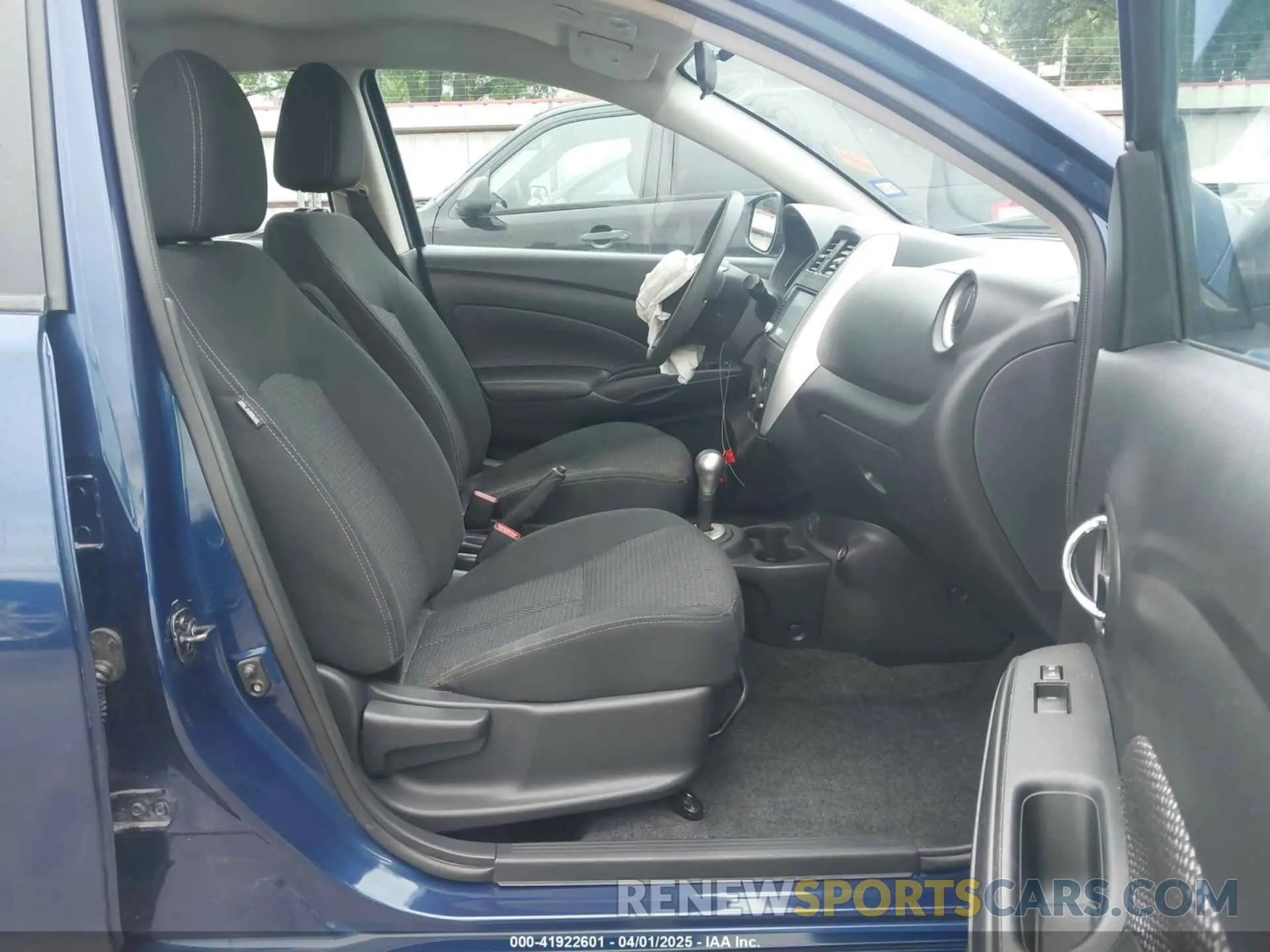 5 Photograph of a damaged car 3N1CN7AP0KL827024 NISSAN VERSA 2019