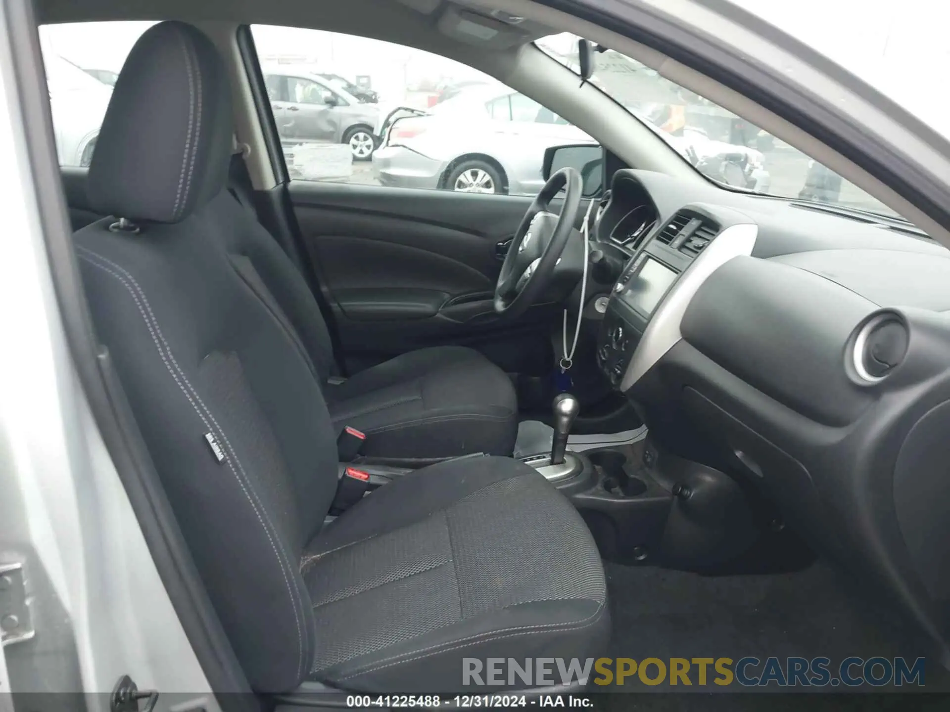 5 Photograph of a damaged car 3N1CN7AP0KL834121 NISSAN VERSA 2019